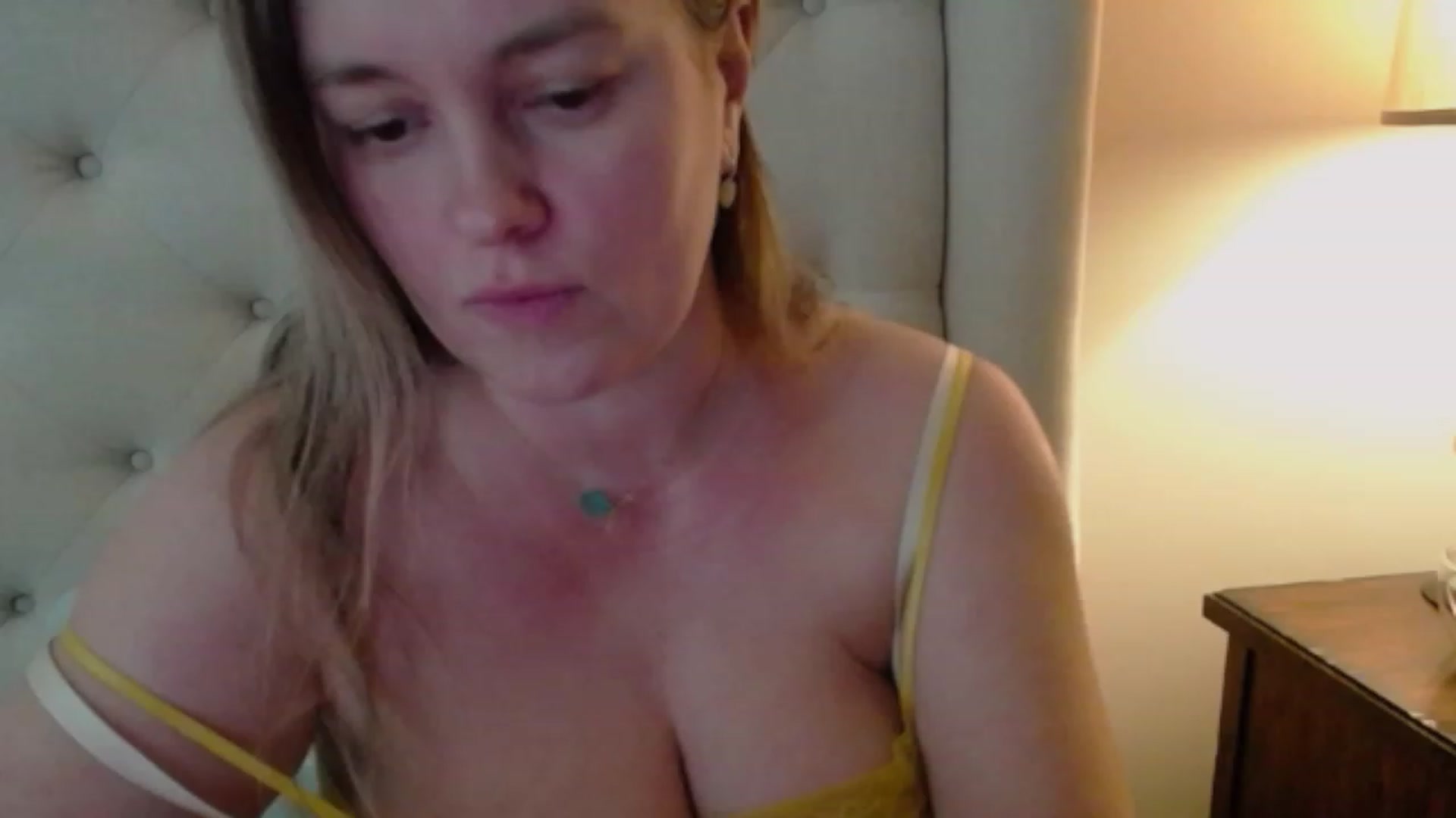 Gallery image thumbnail from J0llye's myfreecams stream on, 01/17/2024, 16:59 image 11 of 20