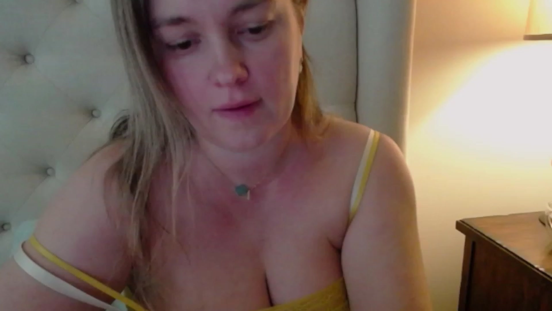 Gallery image thumbnail from J0llye's myfreecams stream on, 01/17/2024, 16:59 image 12 of 20