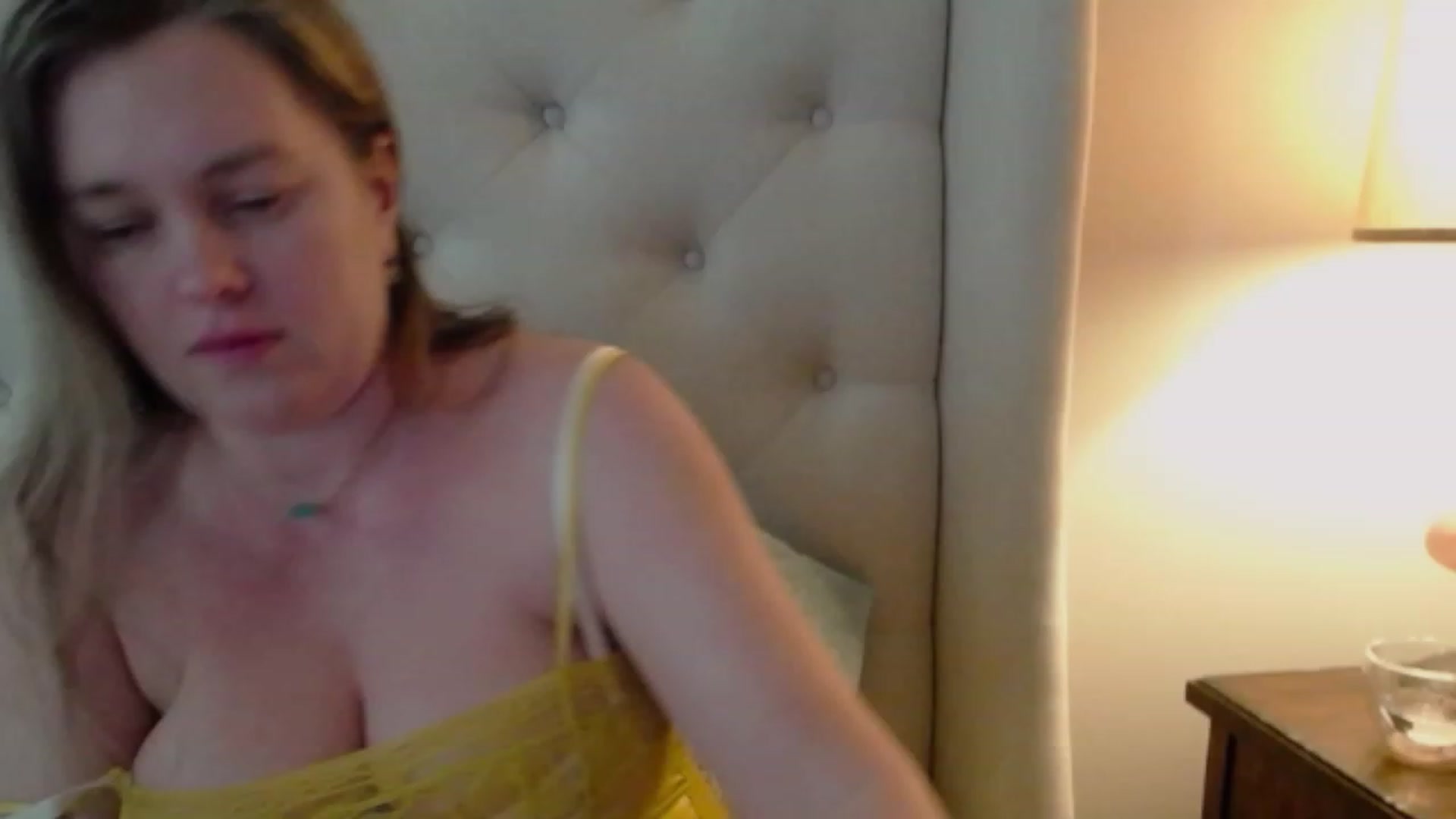 Gallery image thumbnail from J0llye's myfreecams stream on, 01/17/2024, 16:59 image 15 of 20