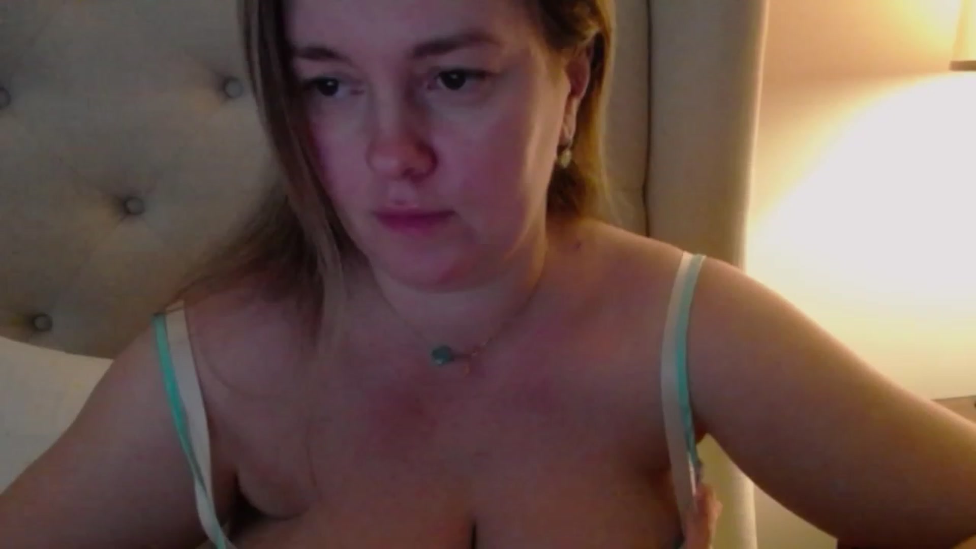 Gallery image thumbnail from J0llye's myfreecams stream on, 01/25/2024, 17:29 image 18 of 20