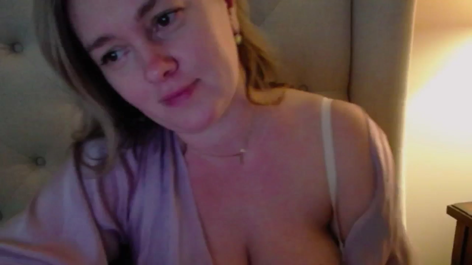 Gallery image thumbnail from J0llye's myfreecams stream on, 02/01/2024, 20:38 image 16 of 20
