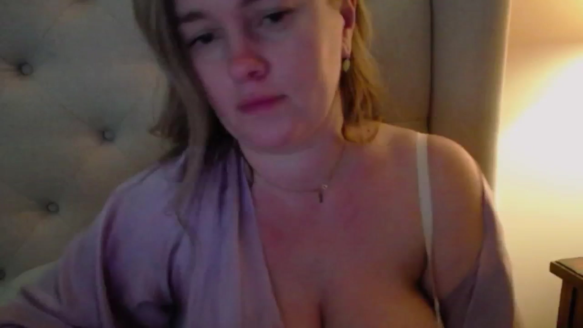 Gallery image thumbnail from J0llye's myfreecams stream on, 02/01/2024, 20:38 image 19 of 20