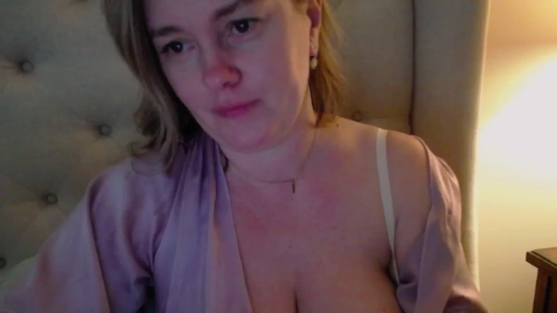 Gallery image thumbnail from J0llye's myfreecams stream on, 02/01/2024, 20:38 image 1 of 20