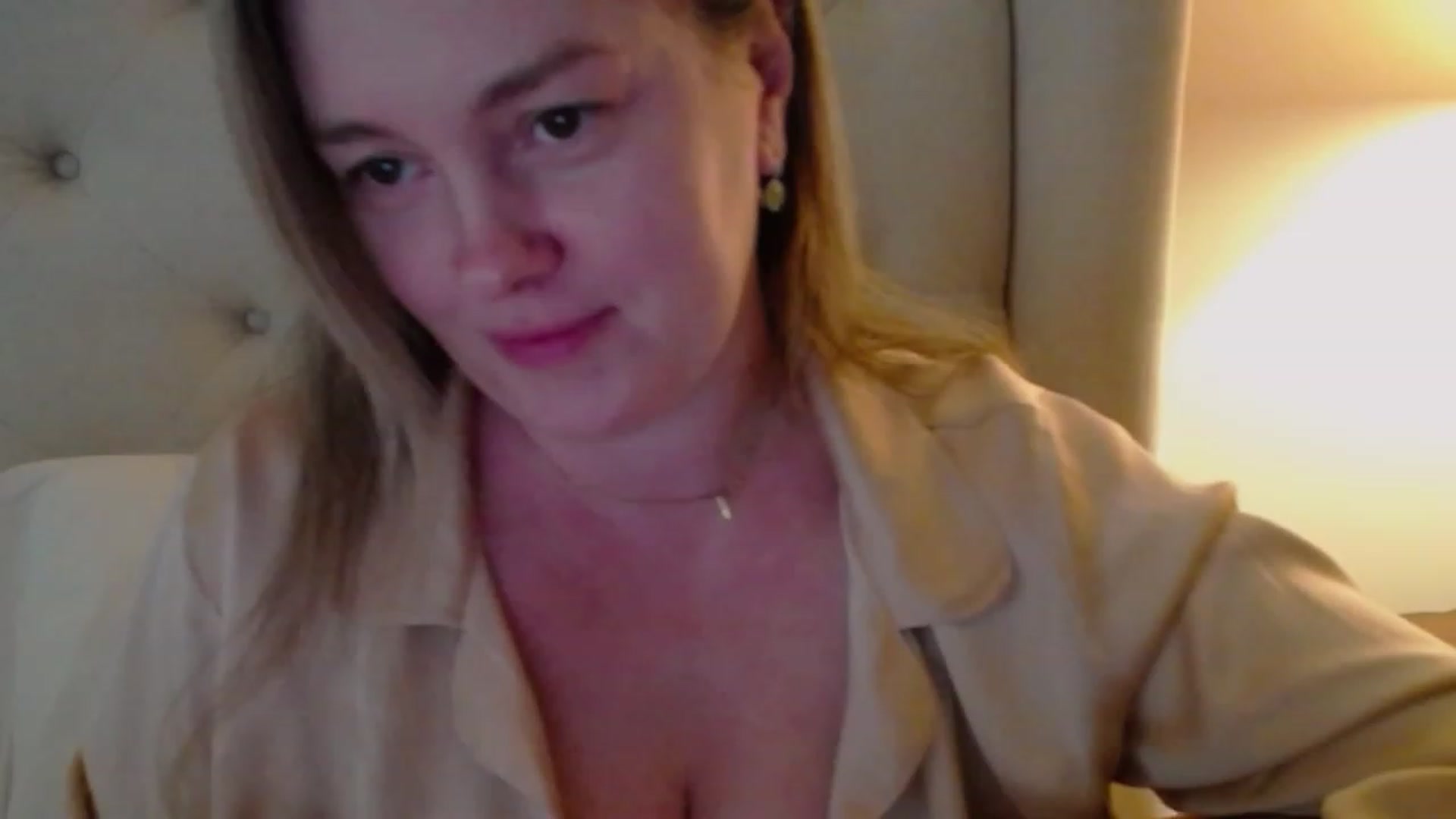 Gallery image thumbnail from J0llye's myfreecams stream on, 02/06/2024, 20:54 image 9 of 20