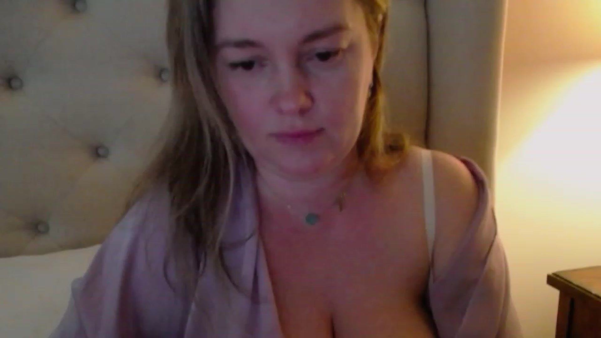 Gallery image thumbnail from J0llye's myfreecams stream on, 02/09/2024, 20:44 image 17 of 20