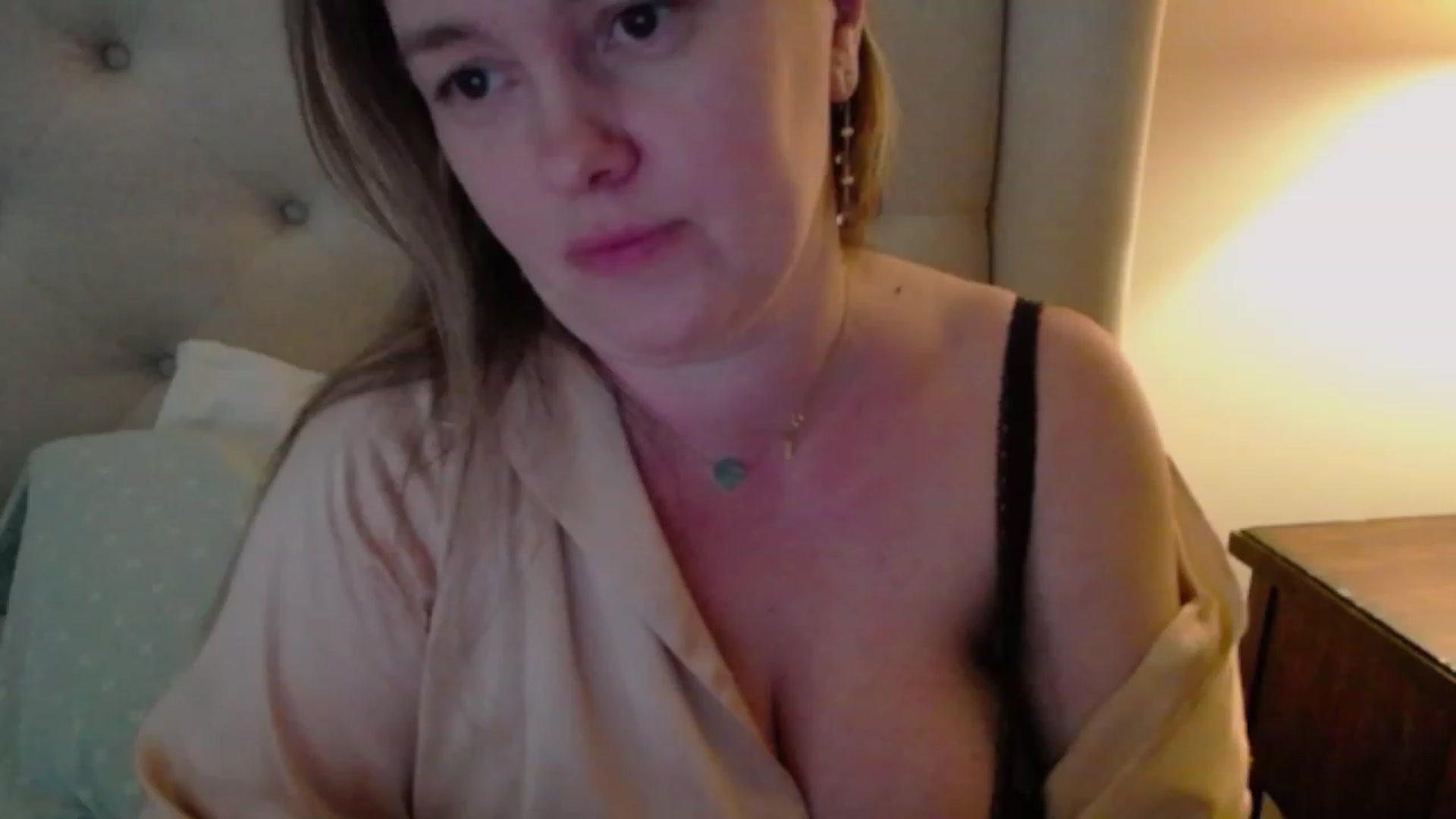Gallery image thumbnail from J0llye's myfreecams stream on, 02/14/2024, 20:44 image 7 of 20