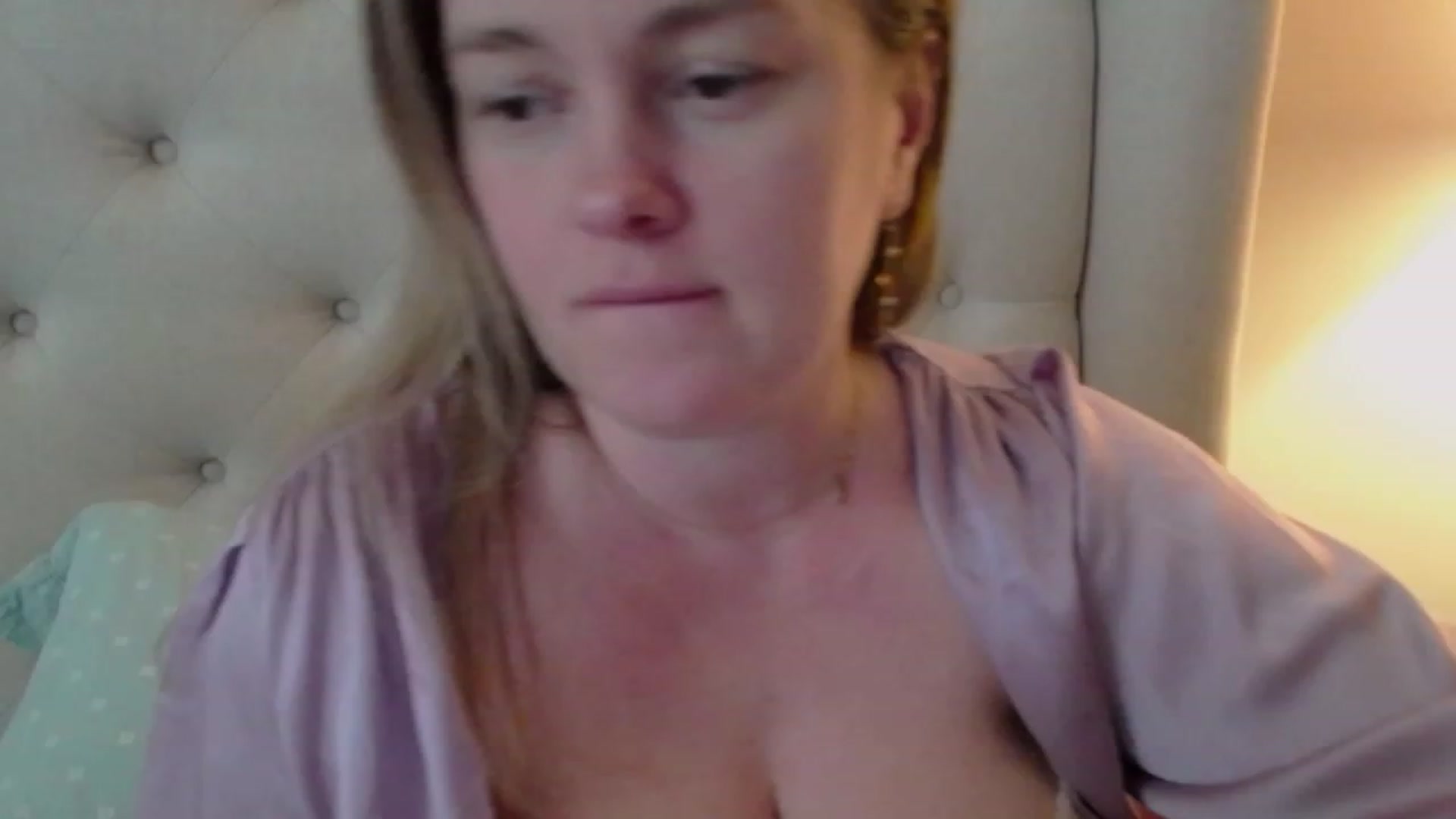 Gallery image thumbnail from J0llye's myfreecams stream on, 02/15/2024, 20:37 image 11 of 20