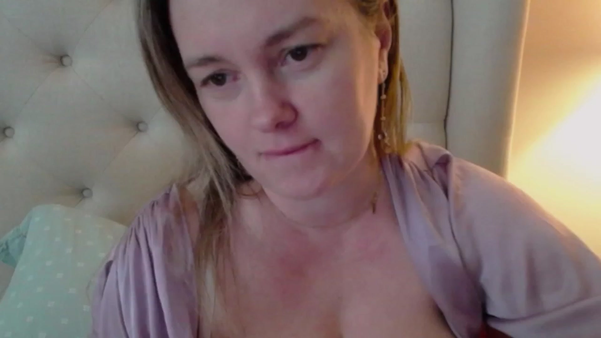 Gallery image thumbnail from J0llye's myfreecams stream on, 02/15/2024, 20:37 image 13 of 20