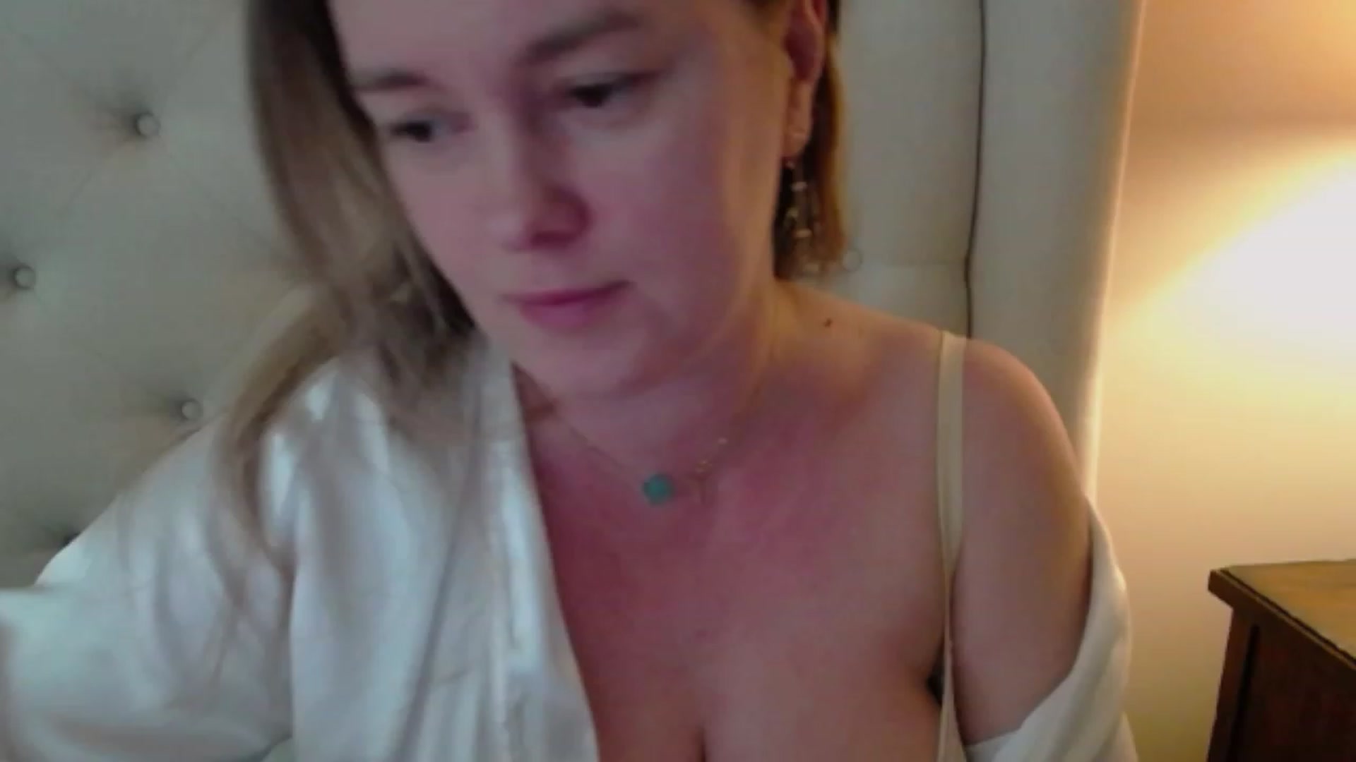 Gallery image thumbnail from J0llye's myfreecams stream on, 02/28/2024, 17:33 image 4 of 20