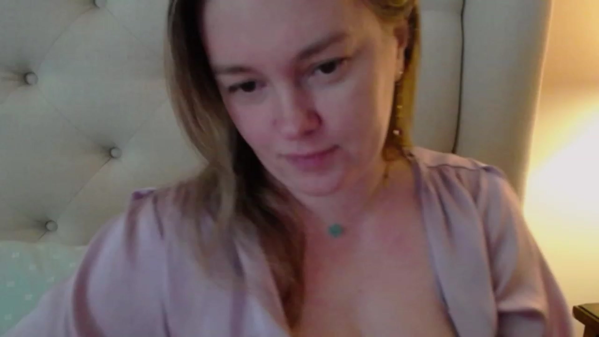 Gallery image thumbnail from J0llye's myfreecams stream on, 02/29/2024, 20:56 image 19 of 20