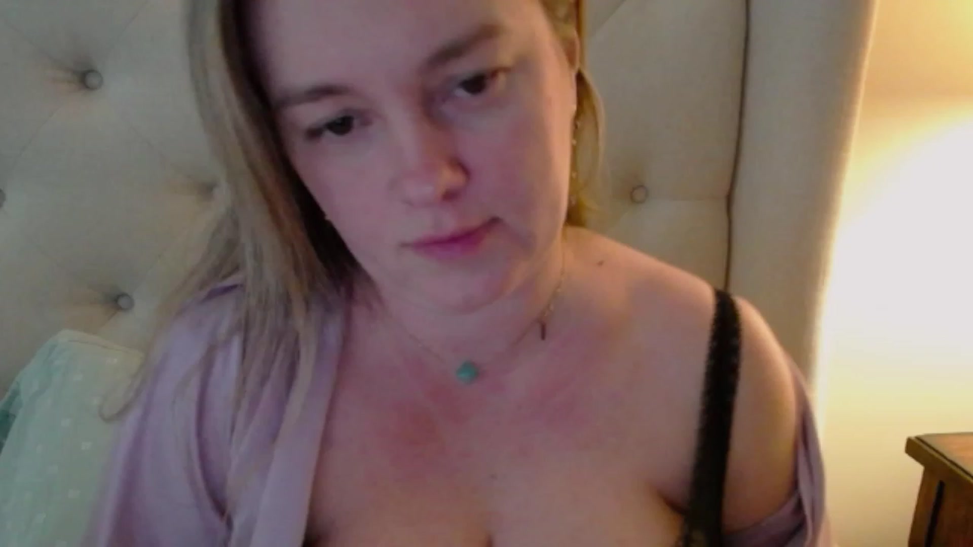 Gallery image thumbnail from J0llye's myfreecams stream on, 03/01/2024, 20:41 image 1 of 20