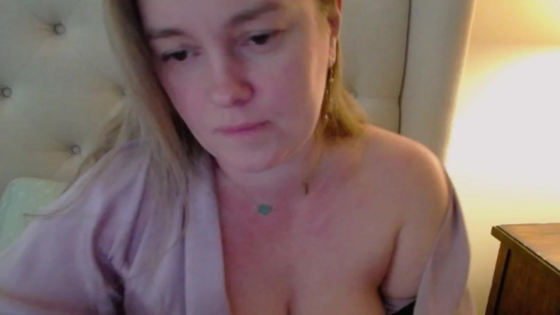Gallery image thumbnail from J0llye's myfreecams stream on, 03/01/2024, 20:41 image 15 of 20