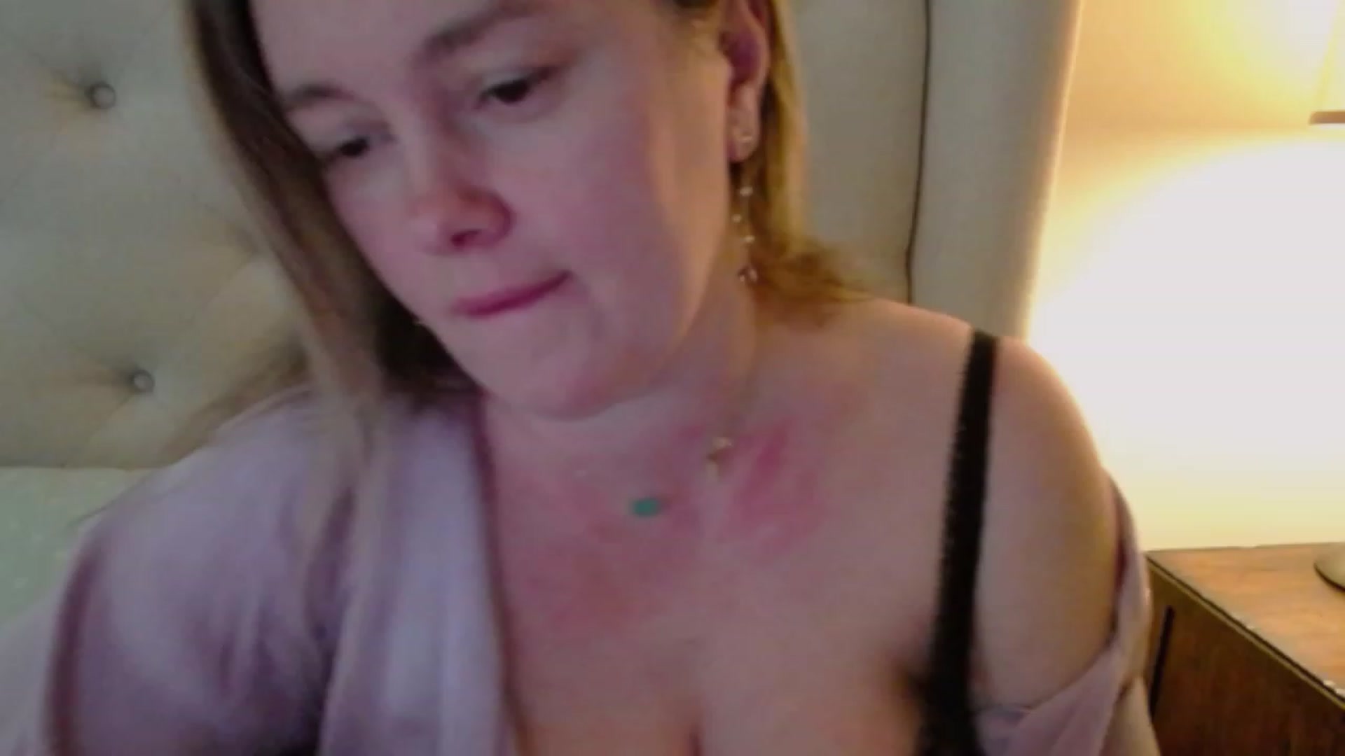 Gallery image thumbnail from J0llye's myfreecams stream on, 03/01/2024, 21:23 image 10 of 20