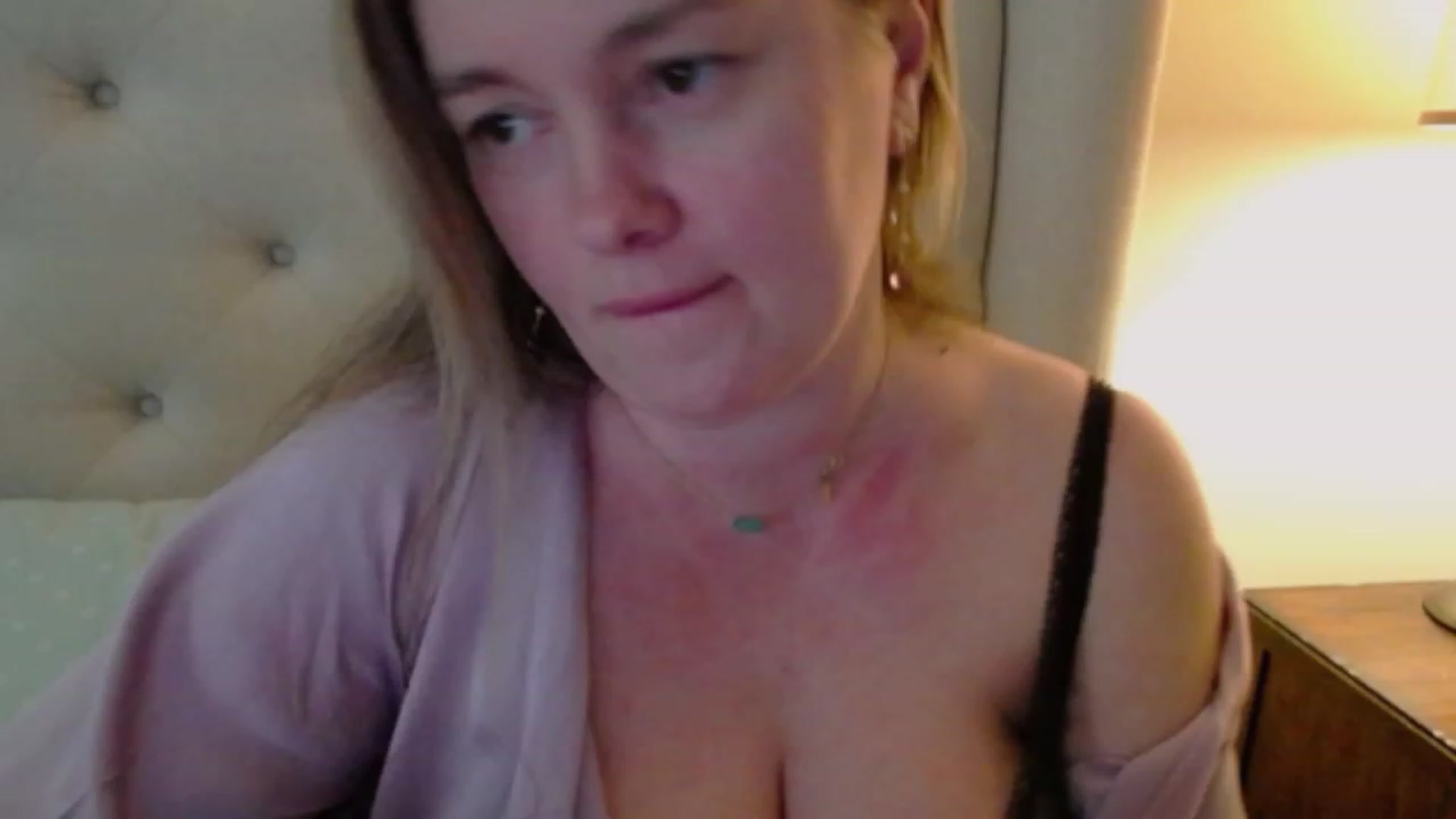 Gallery image thumbnail from J0llye's myfreecams stream on, 03/01/2024, 21:23 image 9 of 20