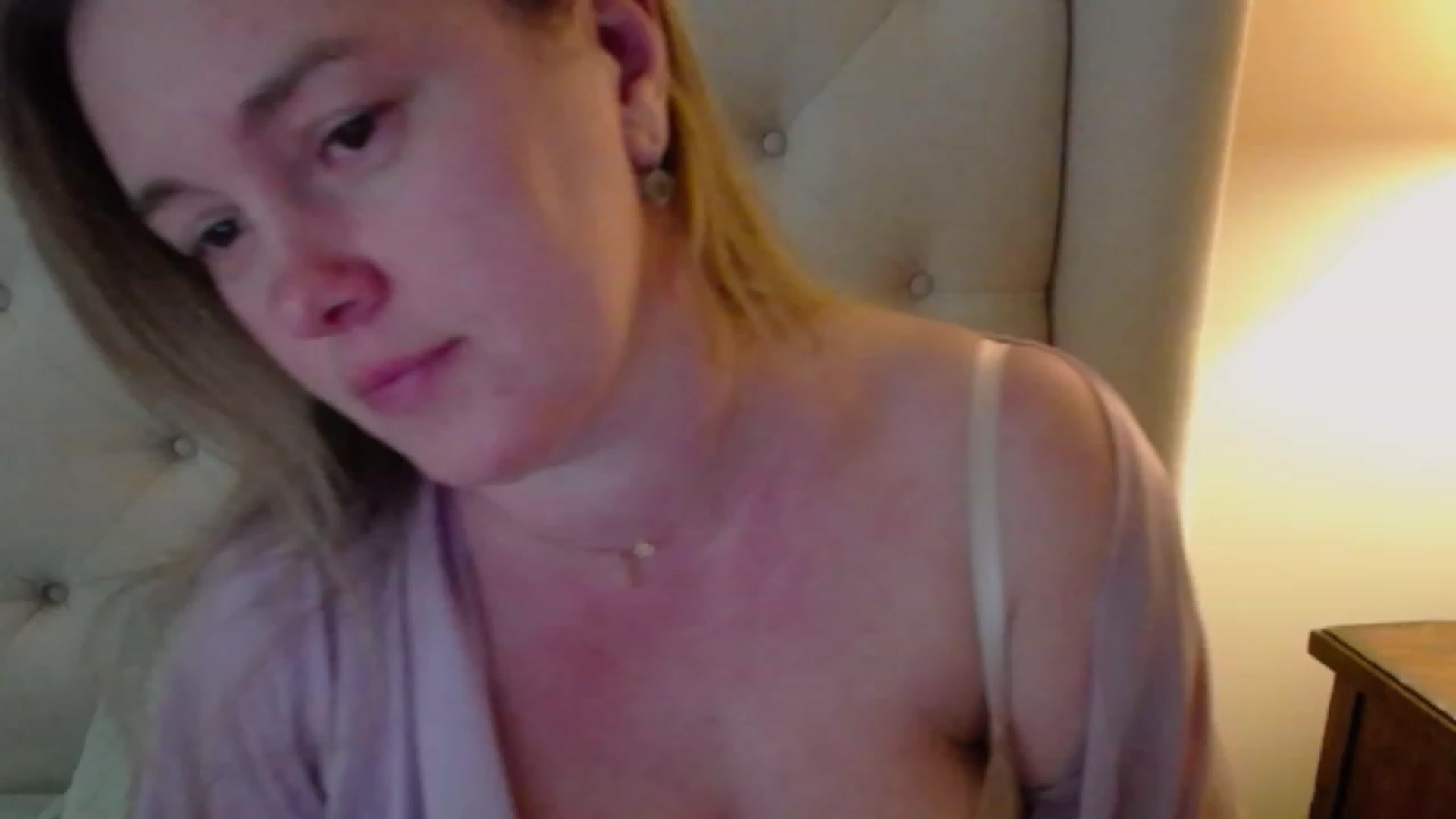 Gallery image thumbnail from J0llye's myfreecams stream on, 03/04/2024, 20:14 image 8 of 20