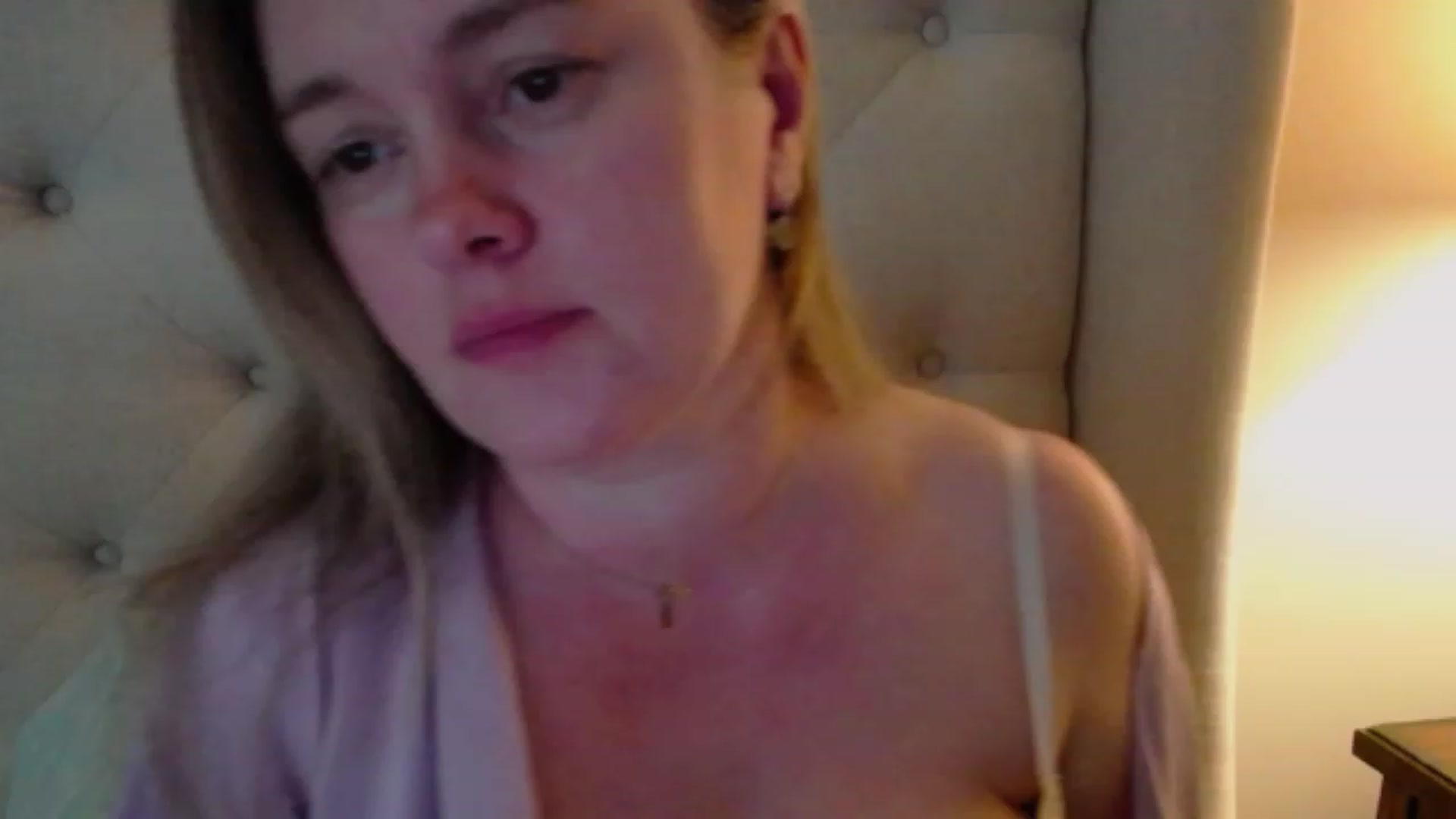 Gallery image thumbnail from J0llye's myfreecams stream on, 03/04/2024, 20:14 image 11 of 20