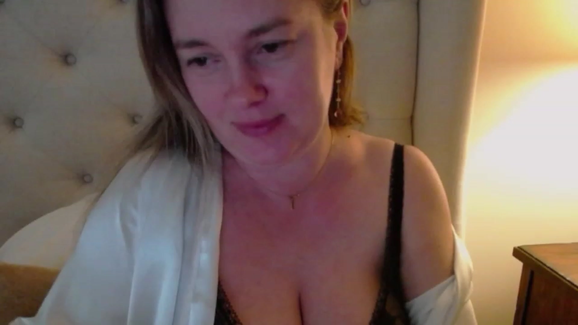 Gallery image thumbnail from J0llye's myfreecams stream on, 03/05/2024, 17:43 image 14 of 20