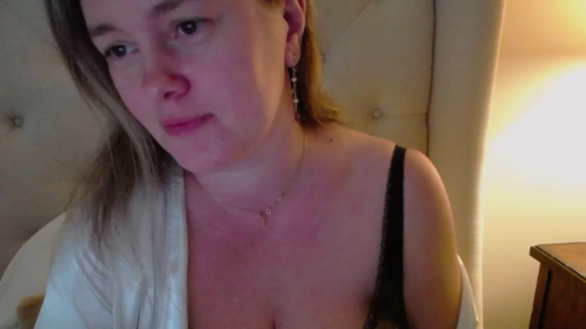 Gallery image thumbnail from J0llye's myfreecams stream on, 03/05/2024, 17:43 image 16 of 20