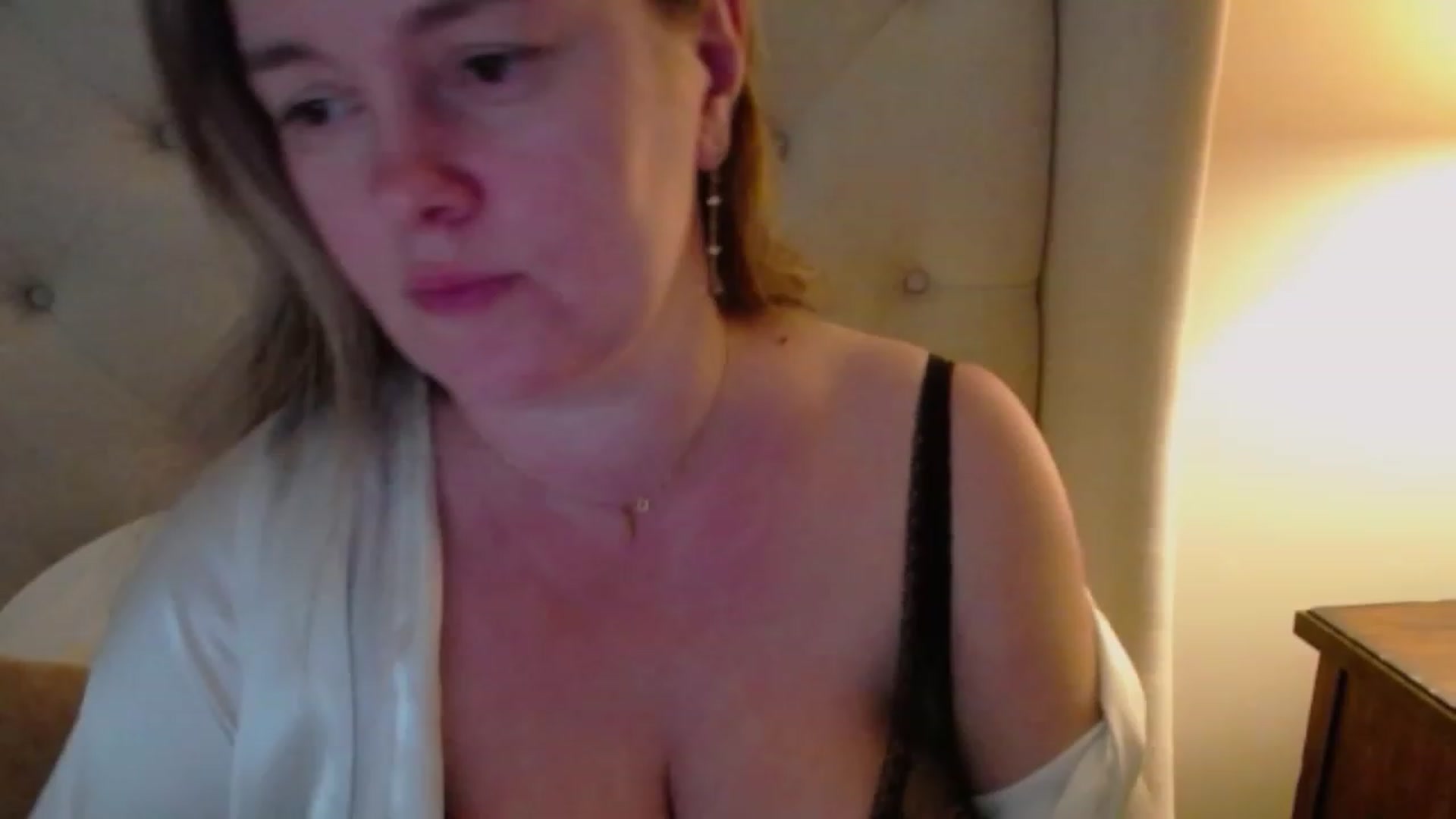 Gallery image thumbnail from J0llye's myfreecams stream on, 03/05/2024, 17:43 image 10 of 20
