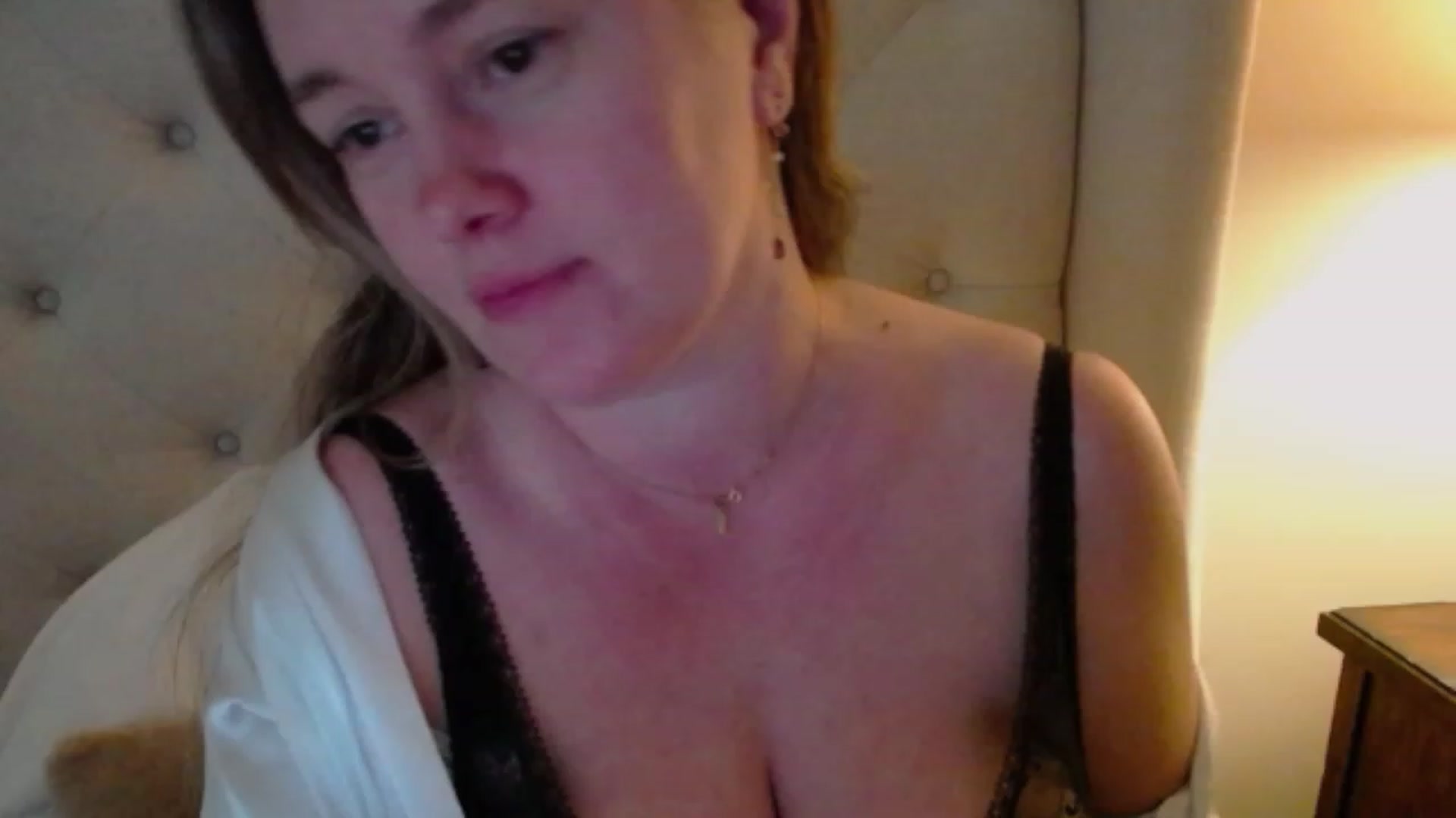 Gallery image thumbnail from J0llye's myfreecams stream on, 03/05/2024, 17:43 image 17 of 20