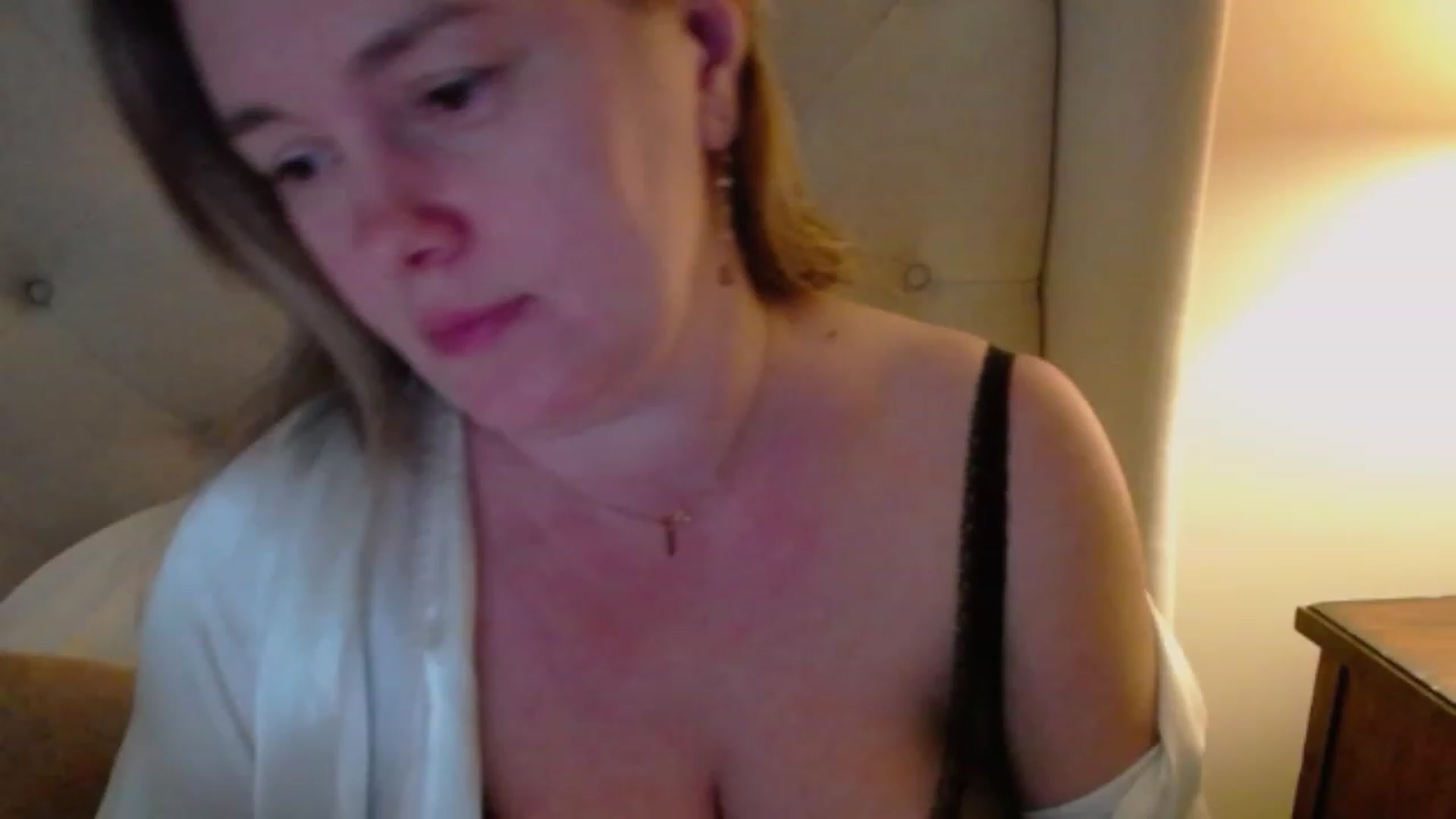 Gallery image thumbnail from J0llye's myfreecams stream on, 03/05/2024, 17:43 image 8 of 20