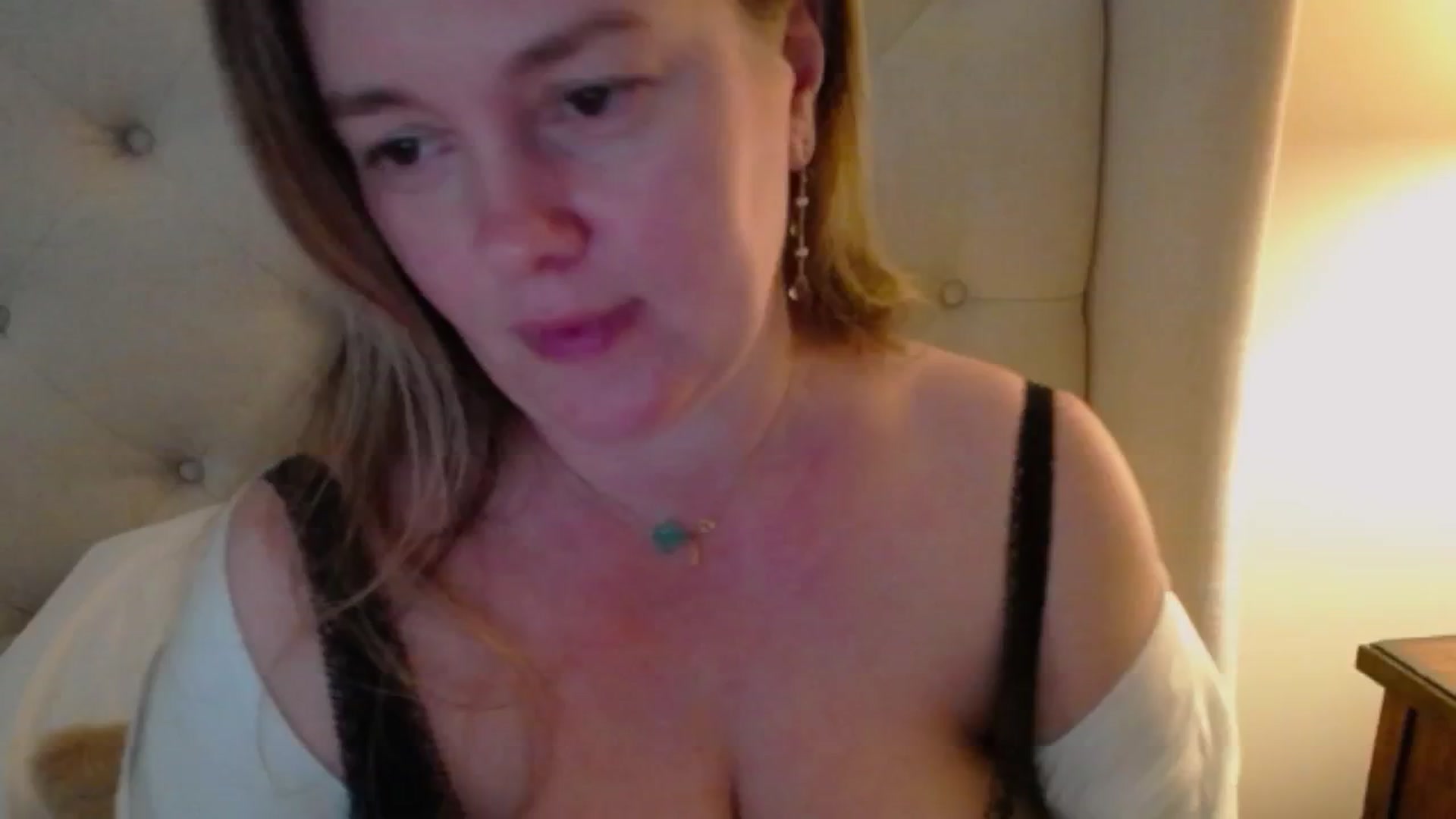 Gallery image thumbnail from J0llye's myfreecams stream on, 03/05/2024, 20:21 image 10 of 20