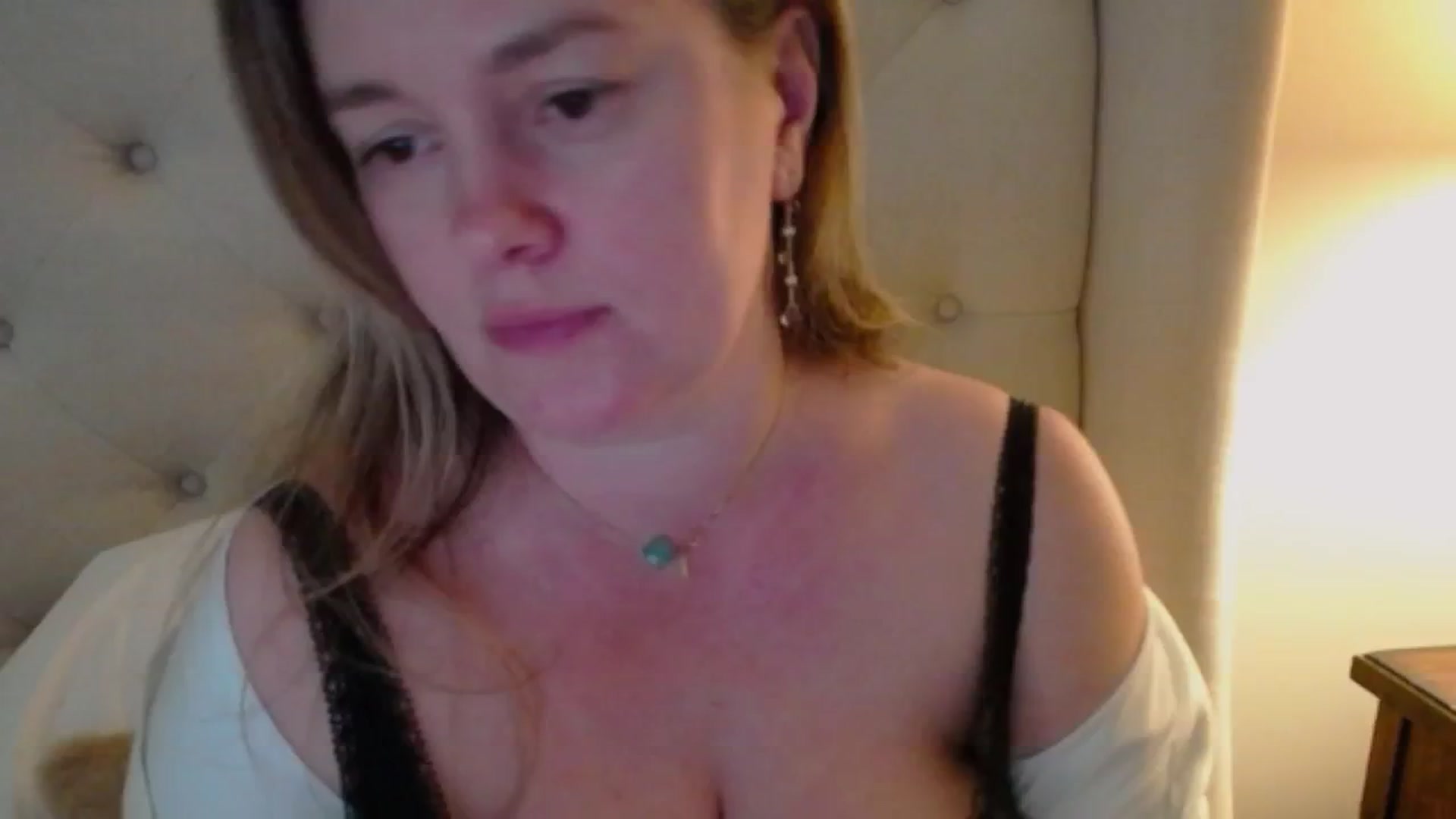 Gallery image thumbnail from J0llye's myfreecams stream on, 03/05/2024, 20:21 image 8 of 20