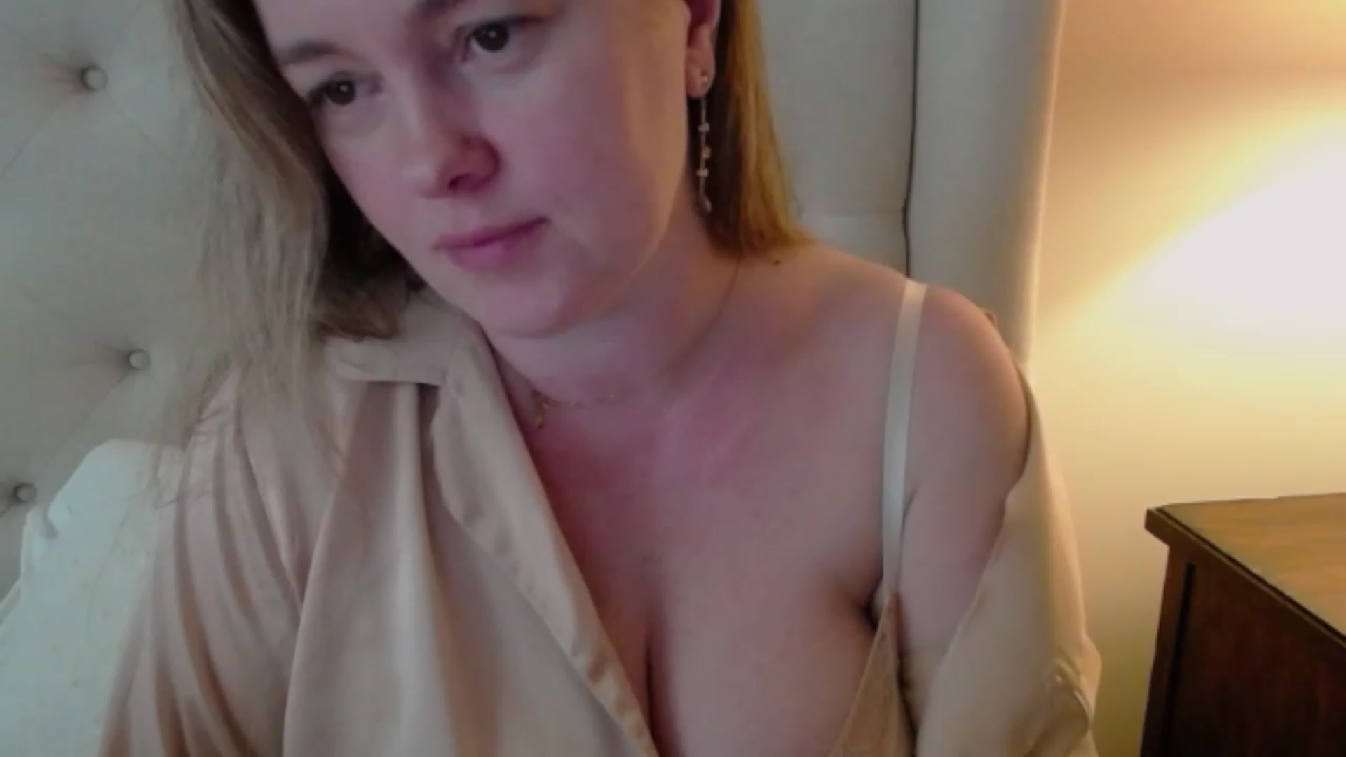 Gallery image thumbnail from J0llye's myfreecams stream on, 03/08/2024, 17:15 image 7 of 20