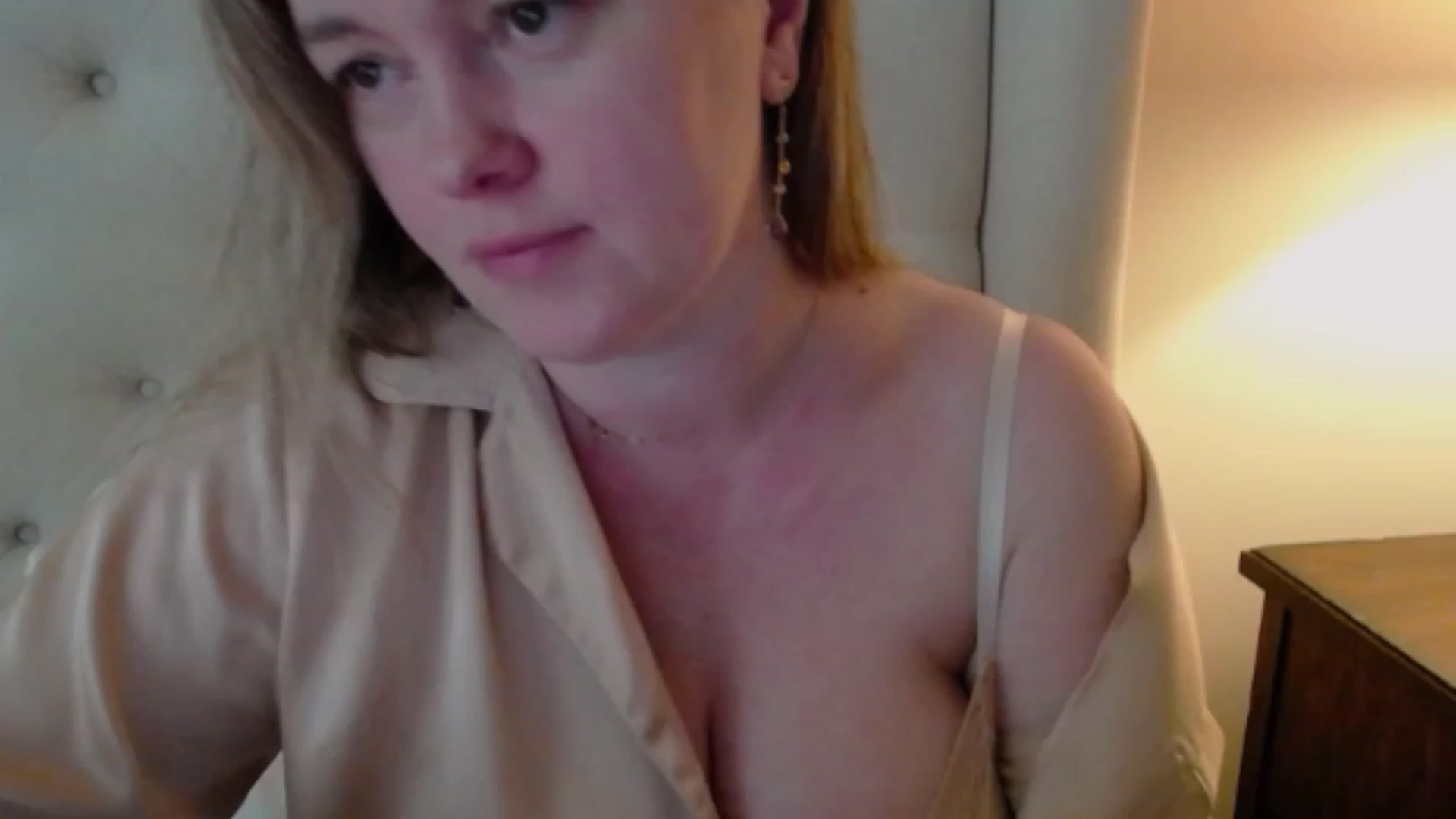 Gallery image thumbnail from J0llye's myfreecams stream on, 03/08/2024, 17:15 image 6 of 20