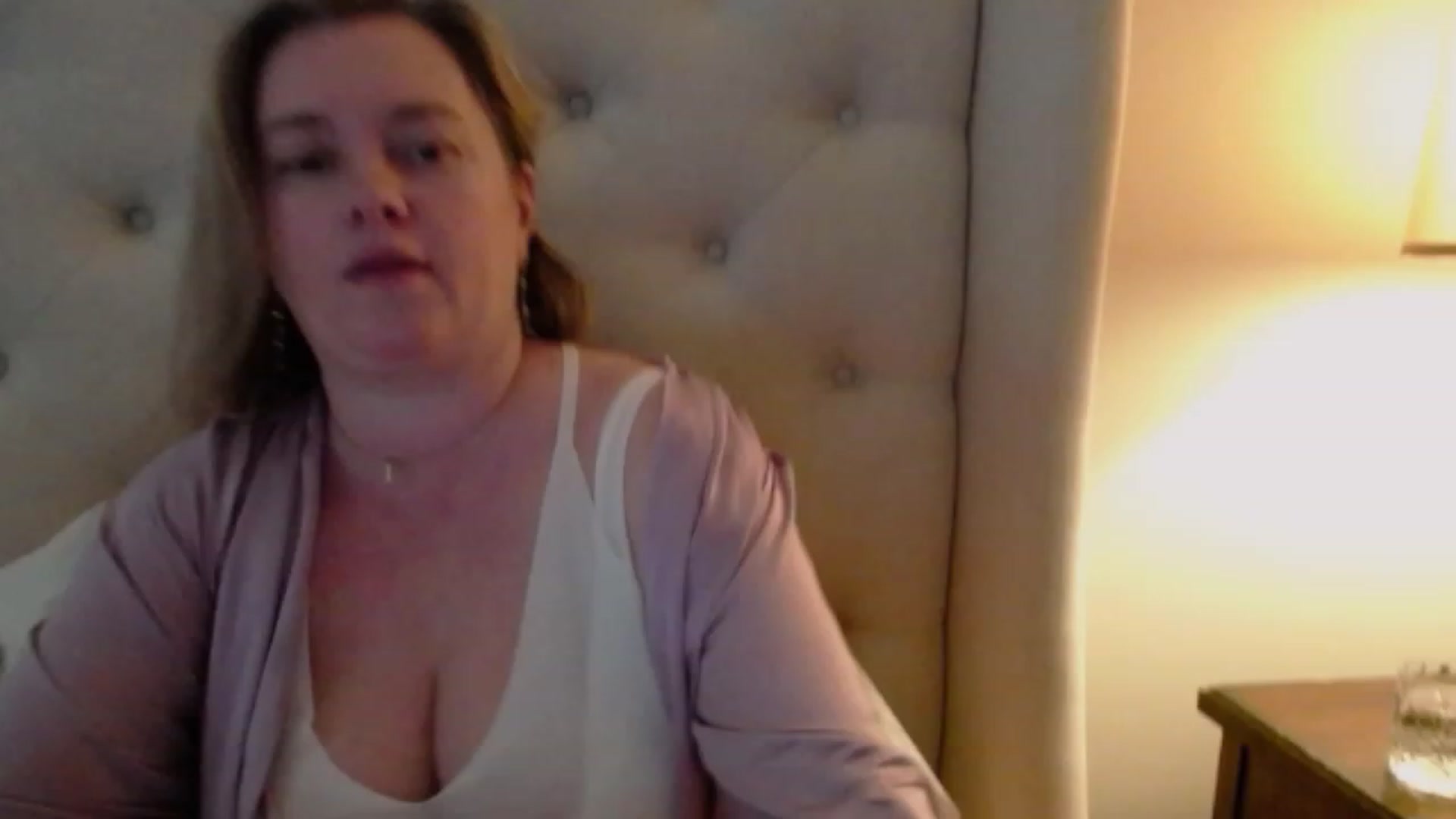 Gallery image thumbnail from J0llye's myfreecams stream on, 03/09/2024, 21:19 image 18 of 20