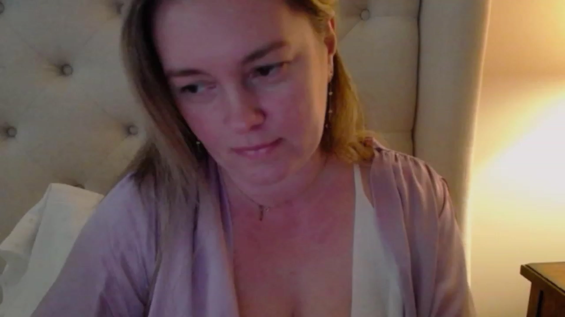 Gallery image thumbnail from J0llye's myfreecams stream on, 03/09/2024, 21:19 image 2 of 20