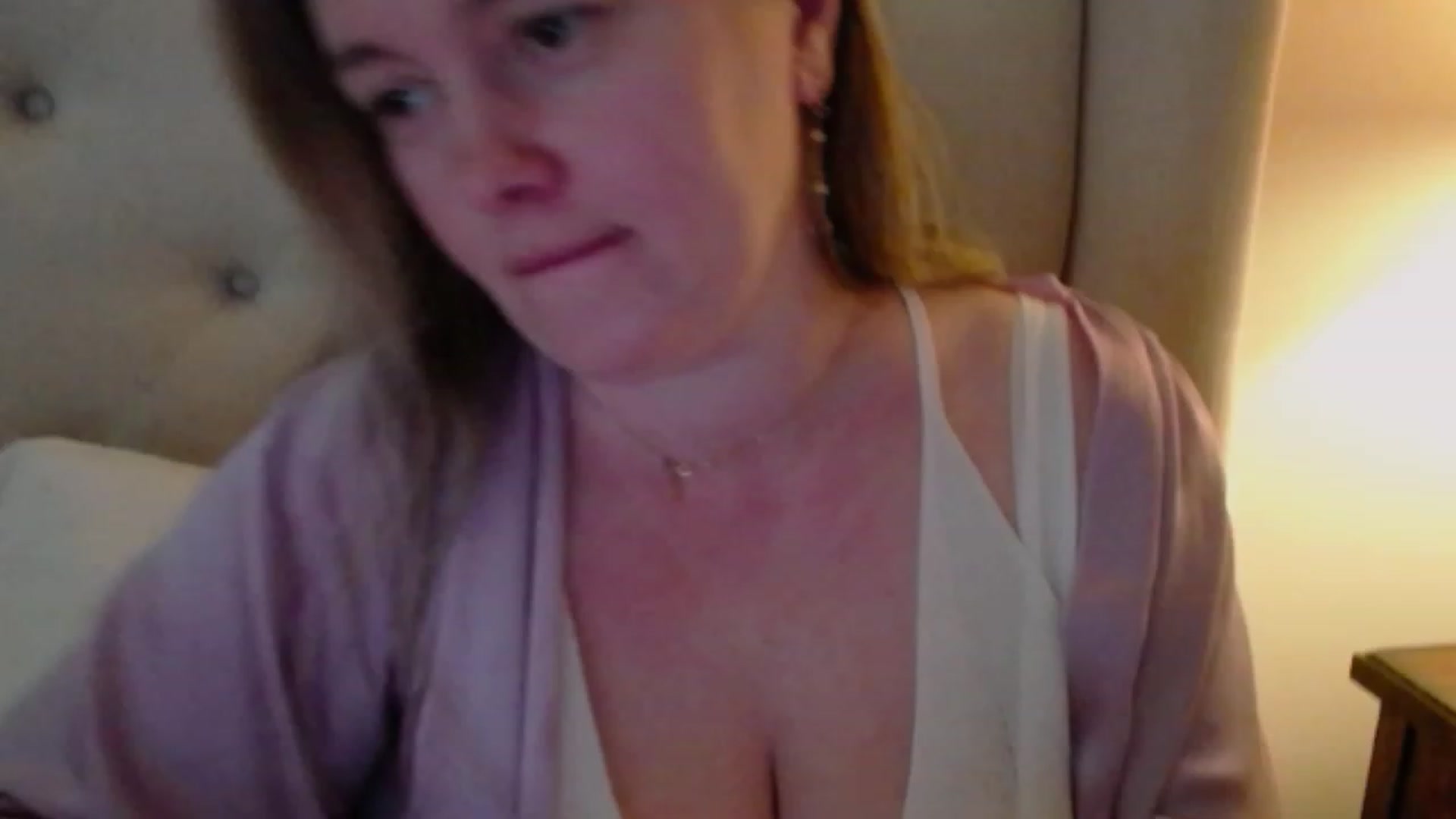 Gallery image thumbnail from J0llye's myfreecams stream on, 03/09/2024, 21:19 image 15 of 20