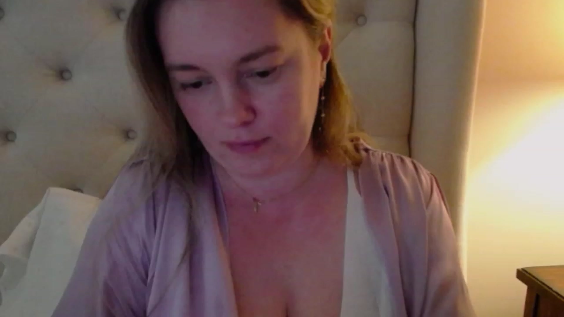 Gallery image thumbnail from J0llye's myfreecams stream on, 03/09/2024, 21:19 image 4 of 20