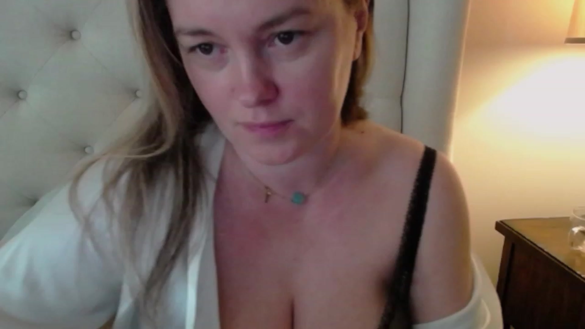 Gallery image thumbnail from J0llye's myfreecams stream on, 03/11/2024, 16:35 image 7 of 20