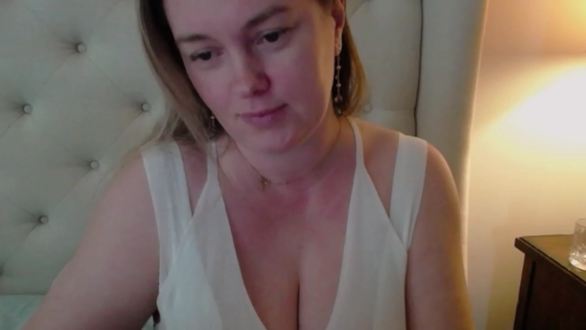 Gallery image thumbnail from J0llye's myfreecams stream on, 03/12/2024, 17:05 image 13 of 20