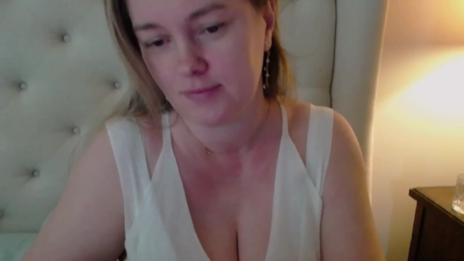 Gallery image thumbnail from J0llye's myfreecams stream on, 03/12/2024, 17:05 image 12 of 20