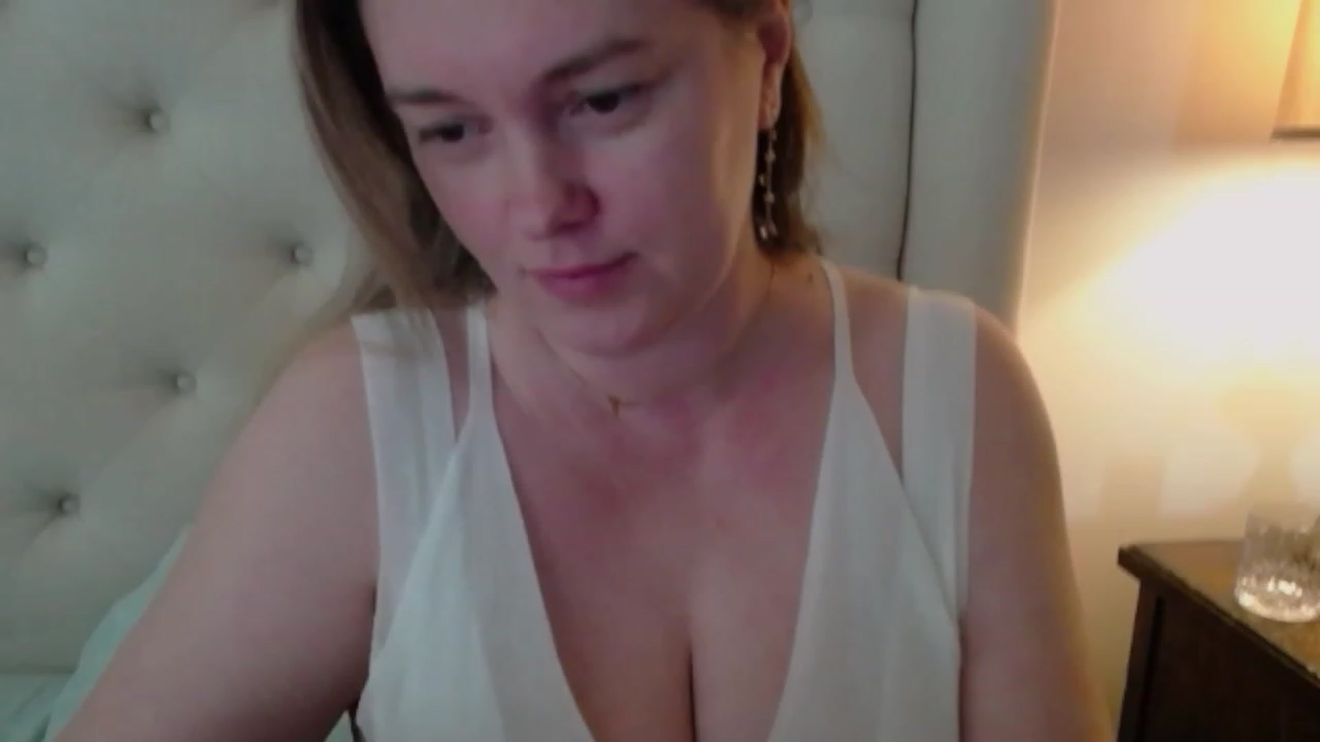 Gallery image thumbnail from J0llye's myfreecams stream on, 03/12/2024, 17:05 image 8 of 20