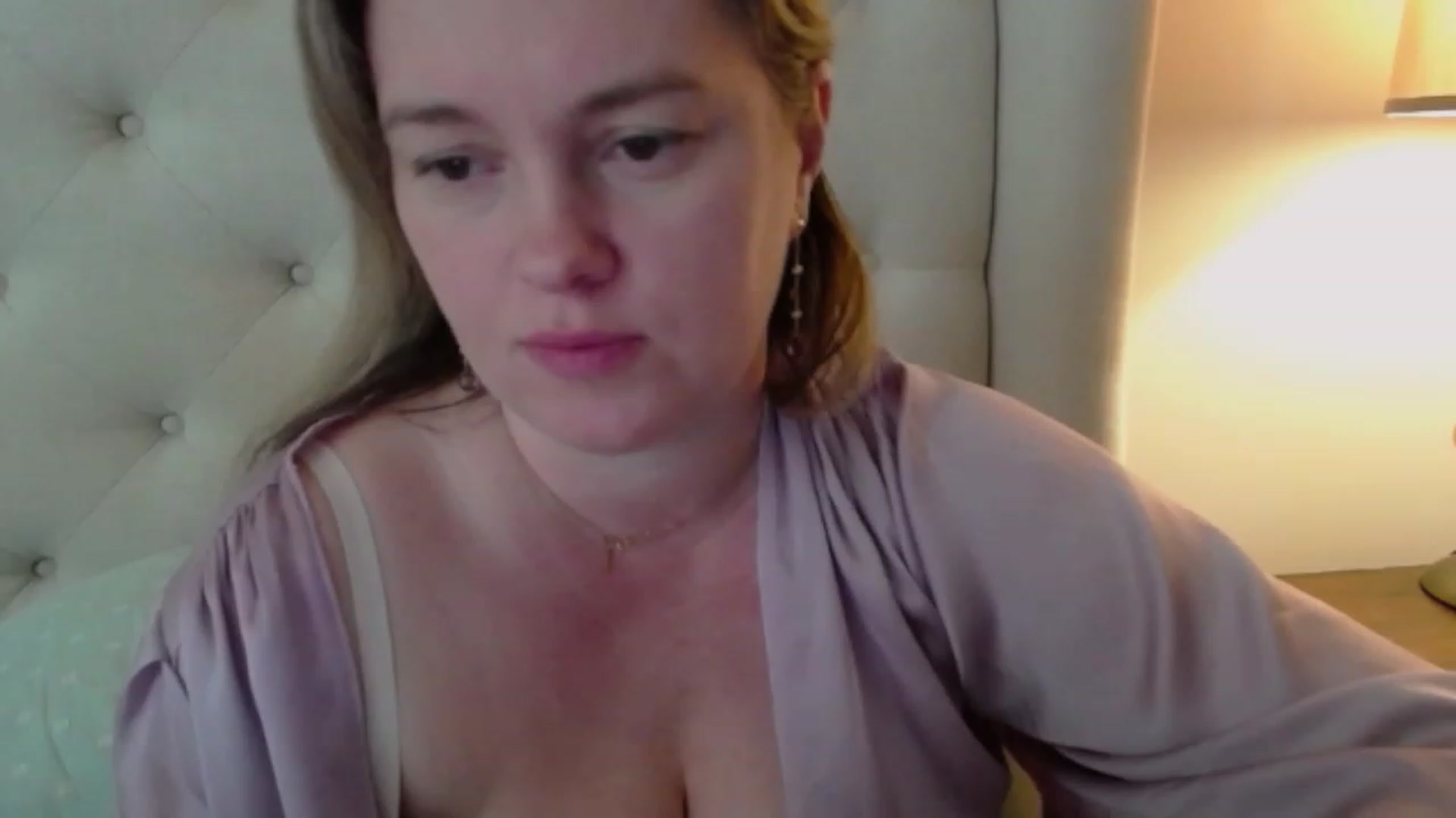 Gallery image thumbnail from J0llye's myfreecams stream on, 03/13/2024, 16:21 image 15 of 20