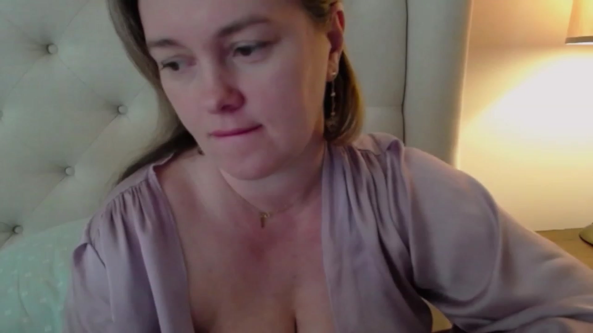 Gallery image thumbnail from J0llye's myfreecams stream on, 03/13/2024, 16:21 image 5 of 20