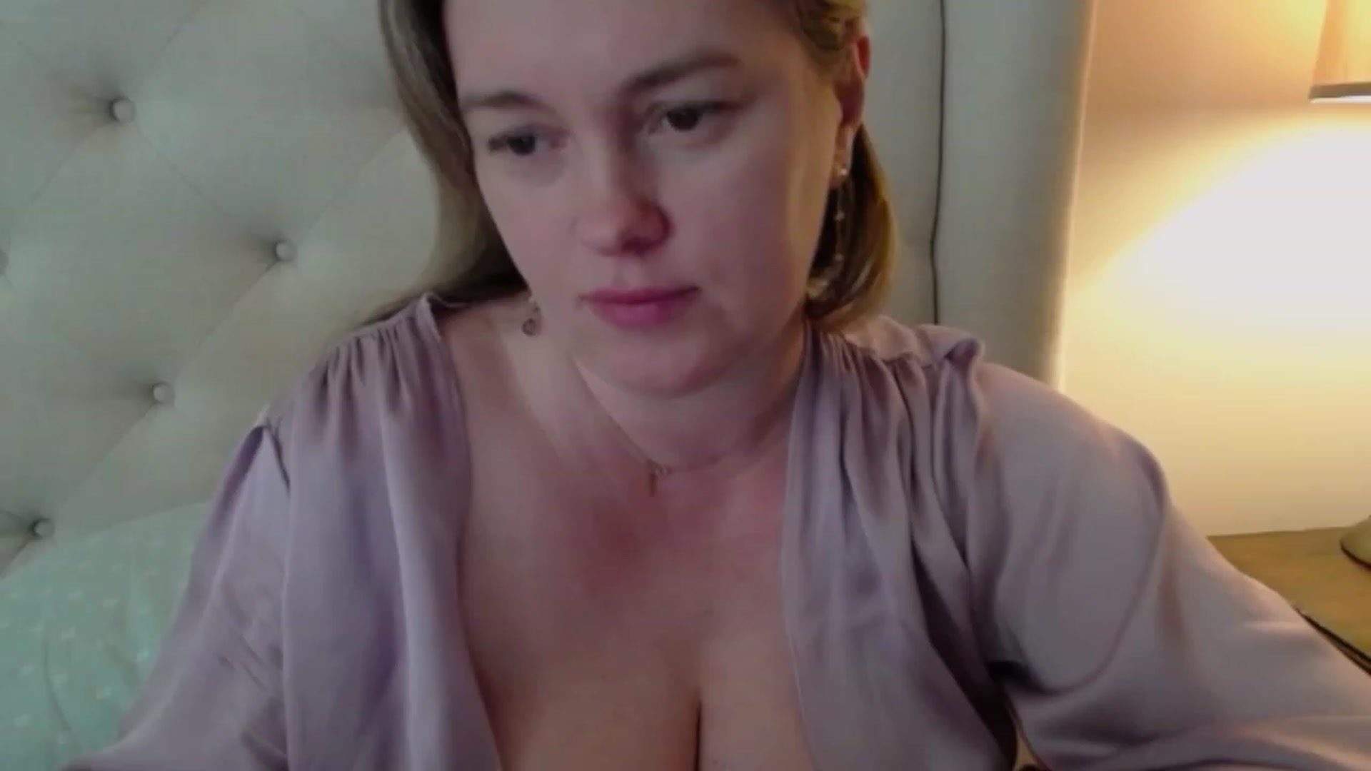 Gallery image thumbnail from J0llye's myfreecams stream on, 03/13/2024, 16:21 image 4 of 20