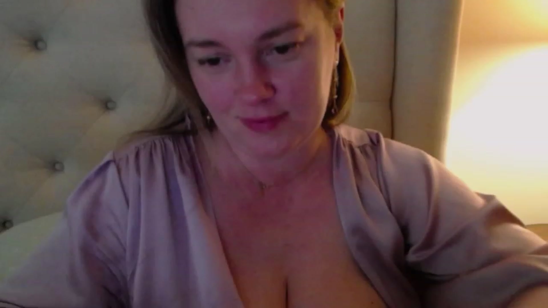Gallery image thumbnail from J0llye's myfreecams stream on, 03/13/2024, 19:34 image 10 of 20