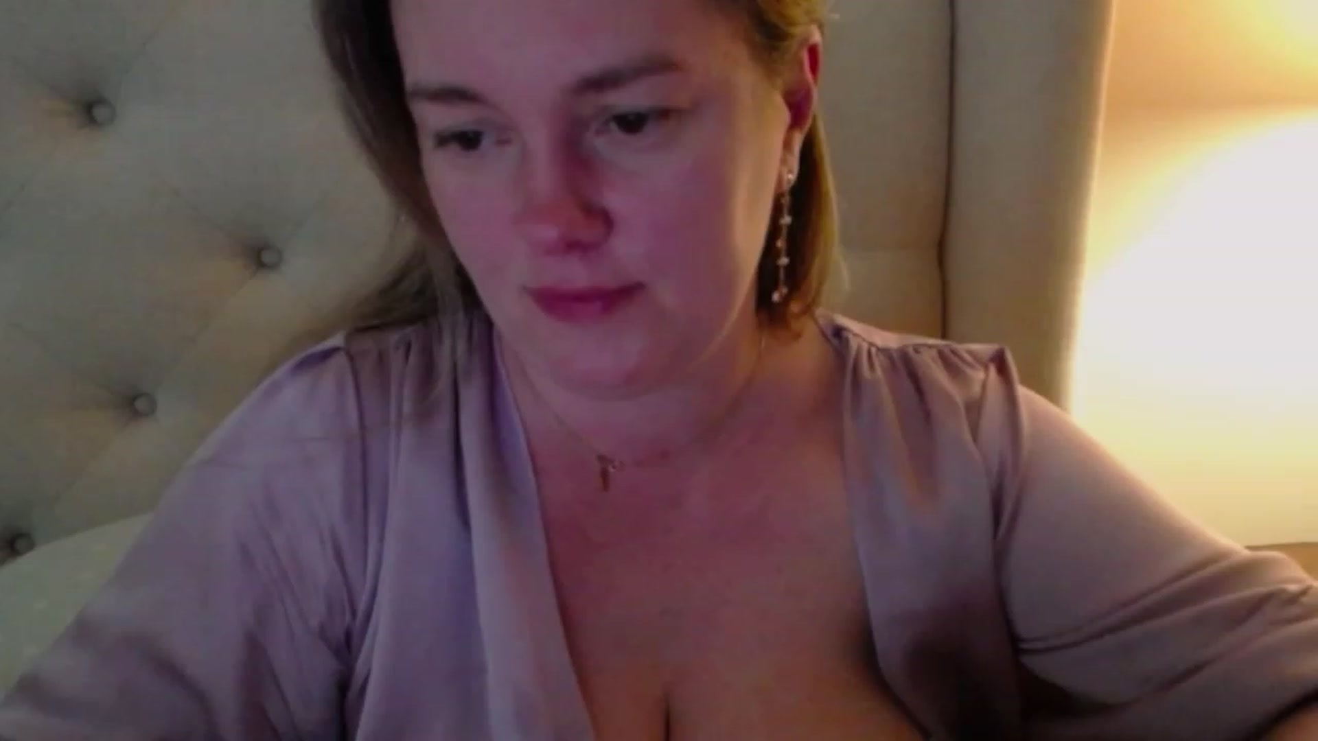 Gallery image thumbnail from J0llye's myfreecams stream on, 03/13/2024, 19:34 image 3 of 20