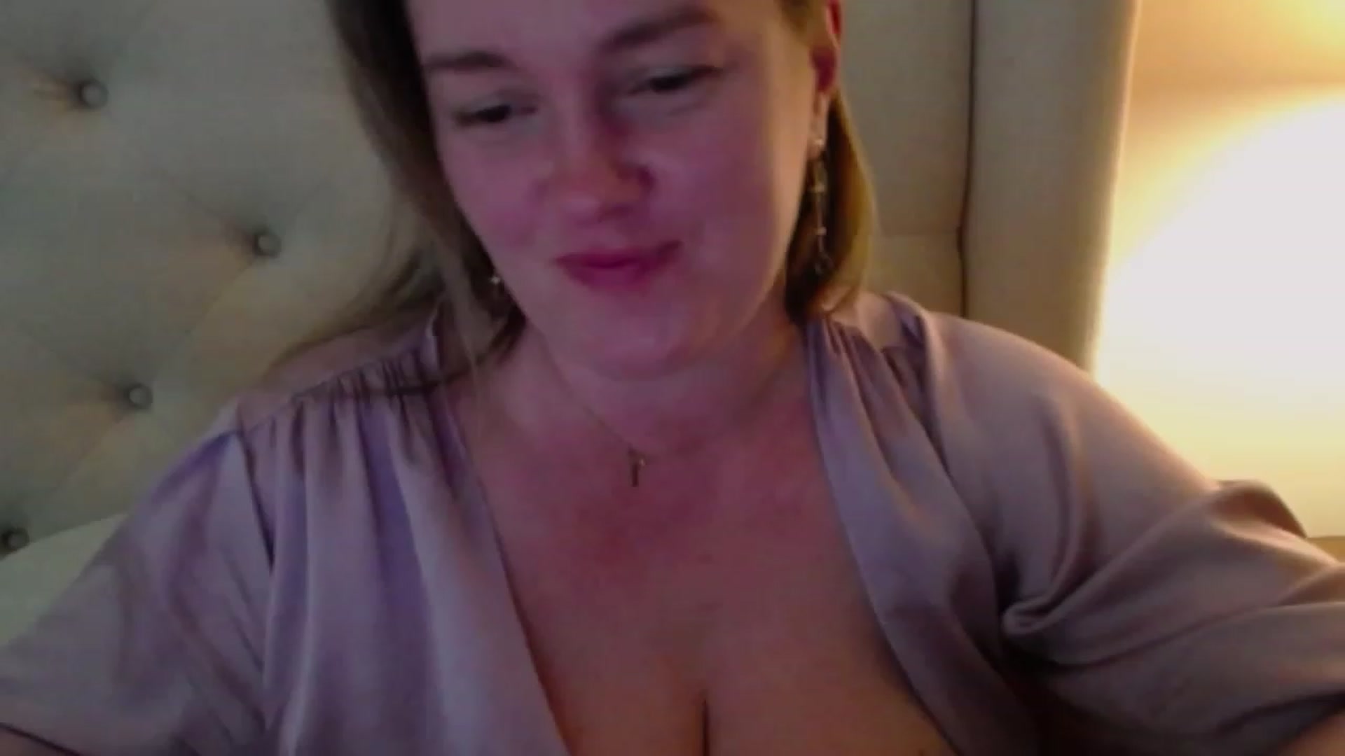 Gallery image thumbnail from J0llye's myfreecams stream on, 03/13/2024, 19:34 image 16 of 20