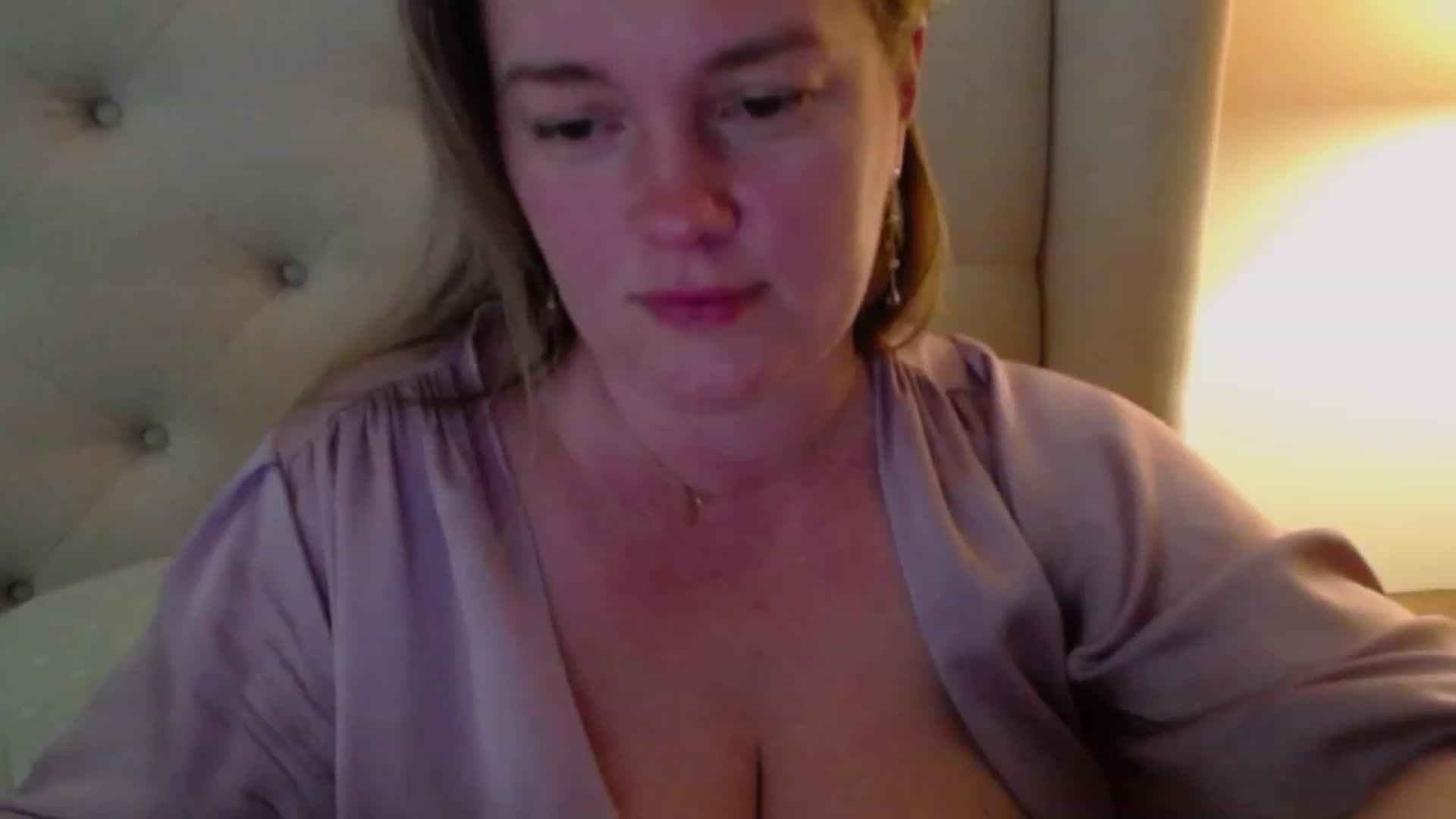 Gallery image thumbnail from J0llye's myfreecams stream on, 03/13/2024, 19:34 image 15 of 20