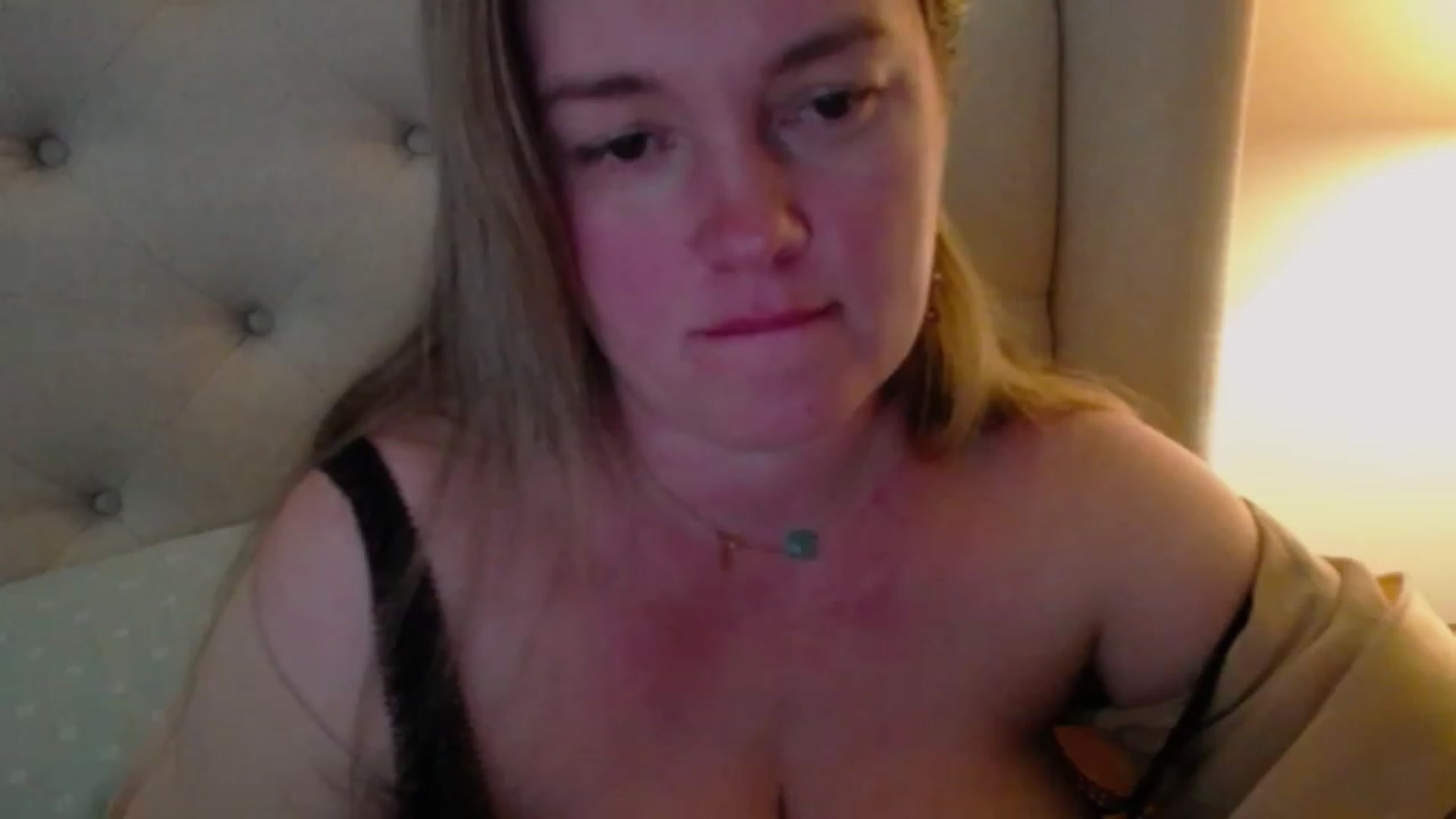 Gallery image thumbnail from J0llye's myfreecams stream on, 03/14/2024, 19:29 image 10 of 20