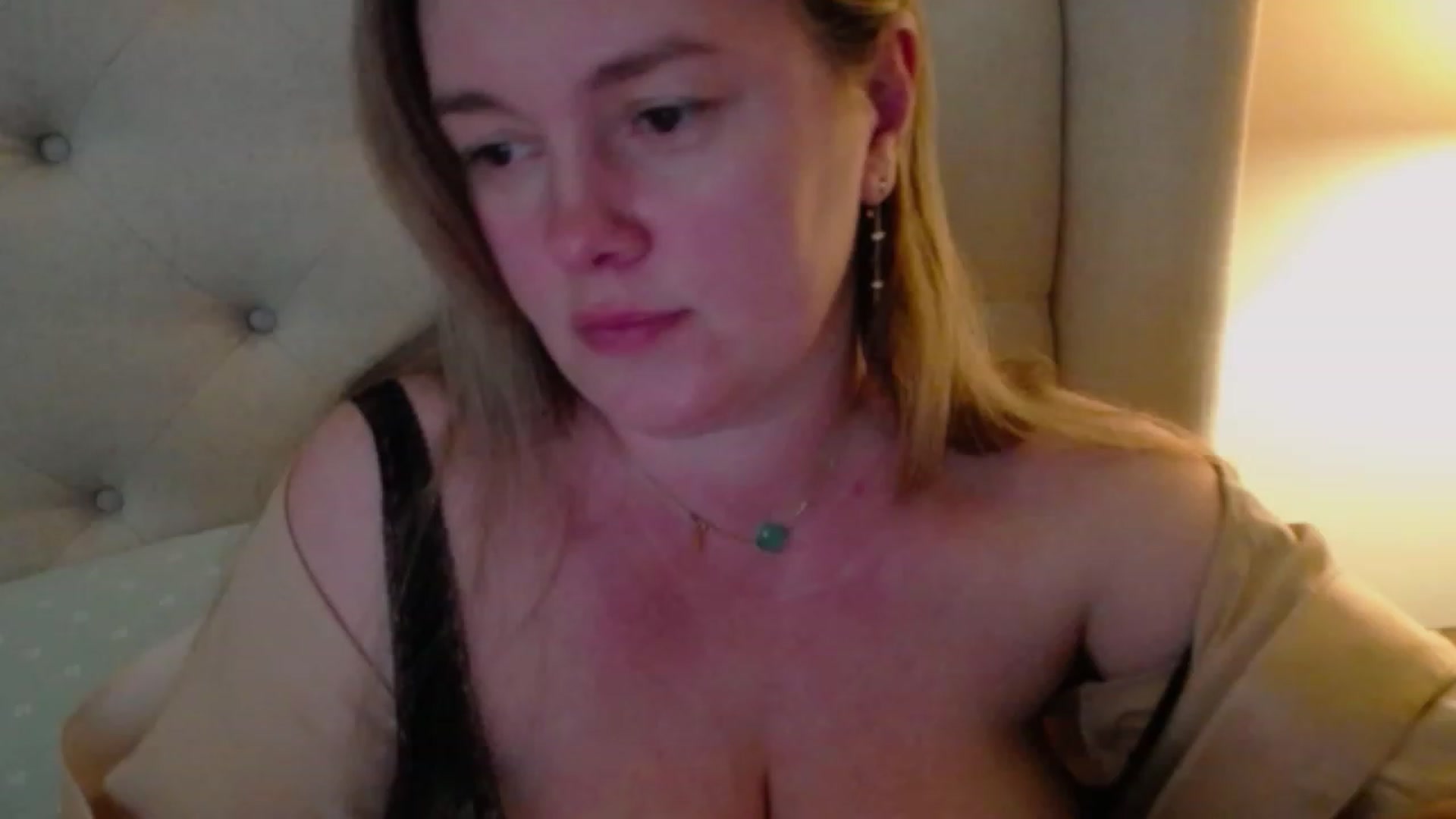 Gallery image thumbnail from J0llye's myfreecams stream on, 03/14/2024, 19:29 image 14 of 20