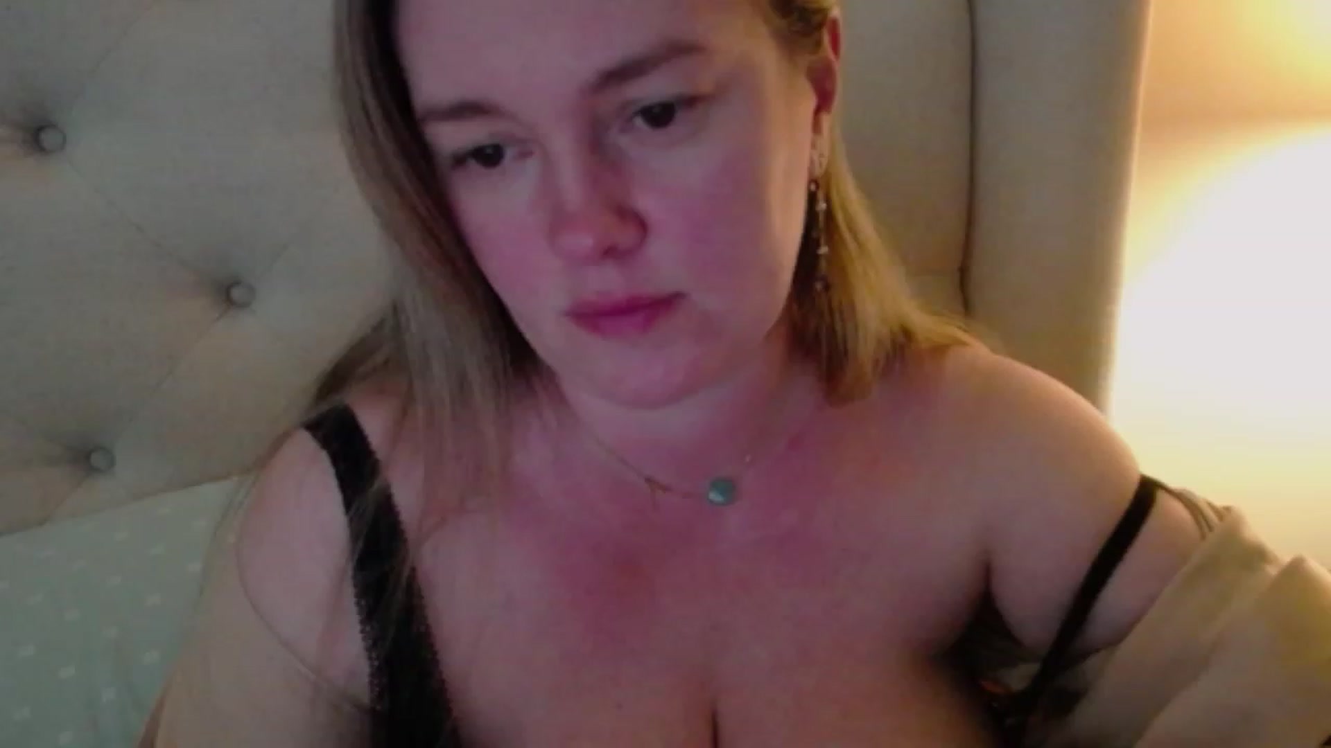 Gallery image thumbnail from J0llye's myfreecams stream on, 03/14/2024, 19:29 image 7 of 20
