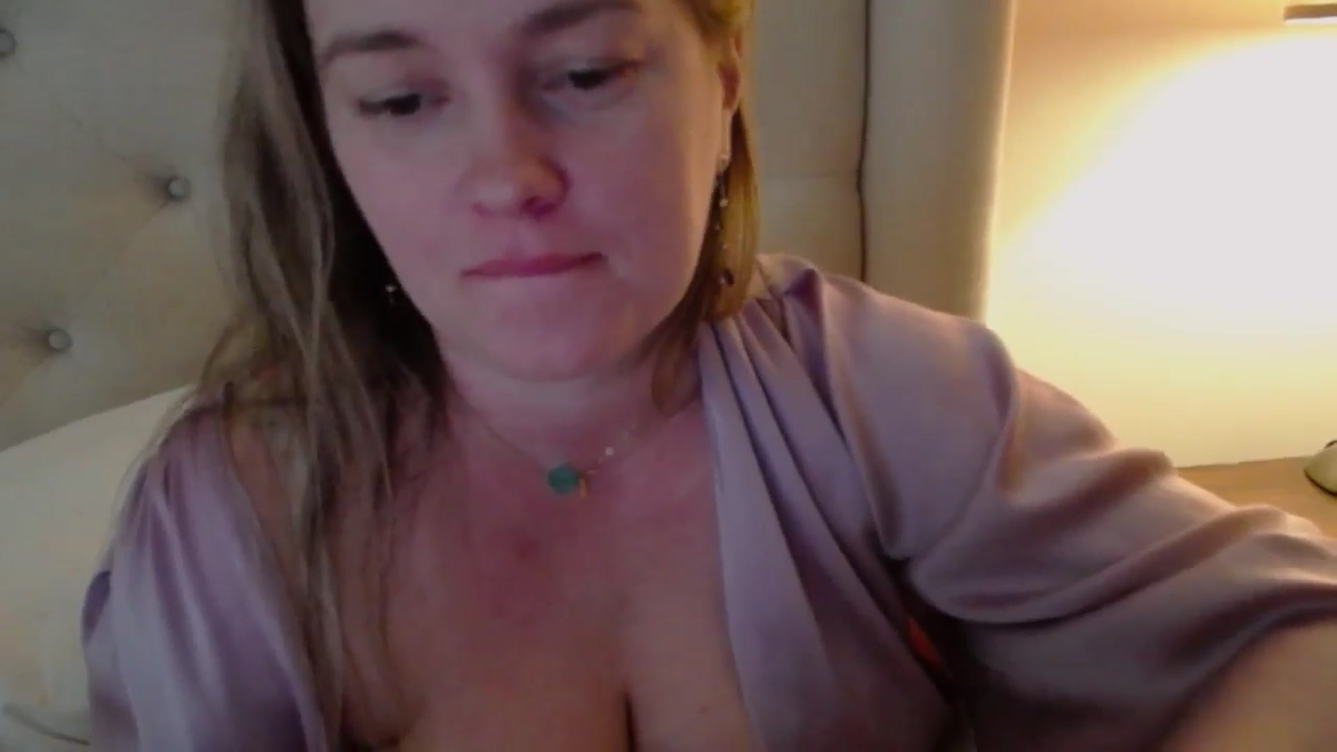 Gallery image thumbnail from J0llye's myfreecams stream on, 03/21/2024, 20:06 image 16 of 20