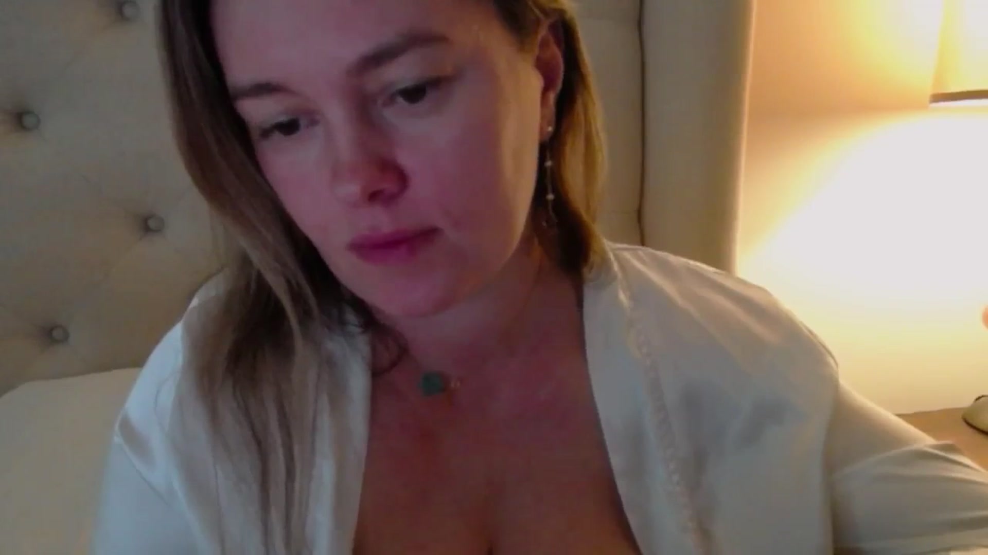 Gallery image thumbnail from J0llye's myfreecams stream on, 03/22/2024, 16:59 image 15 of 20