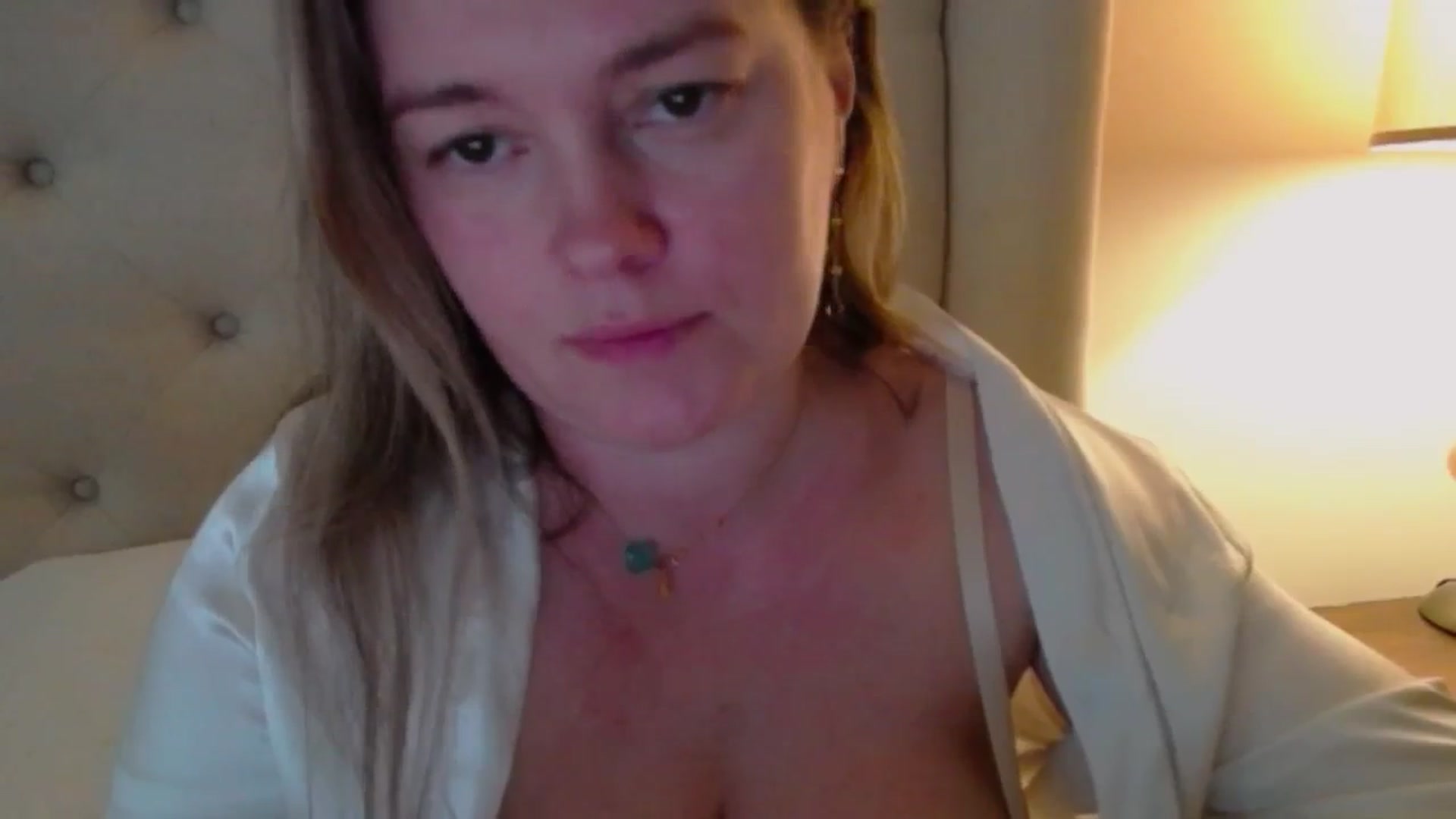 Gallery image thumbnail from J0llye's myfreecams stream on, 03/22/2024, 16:59 image 12 of 20